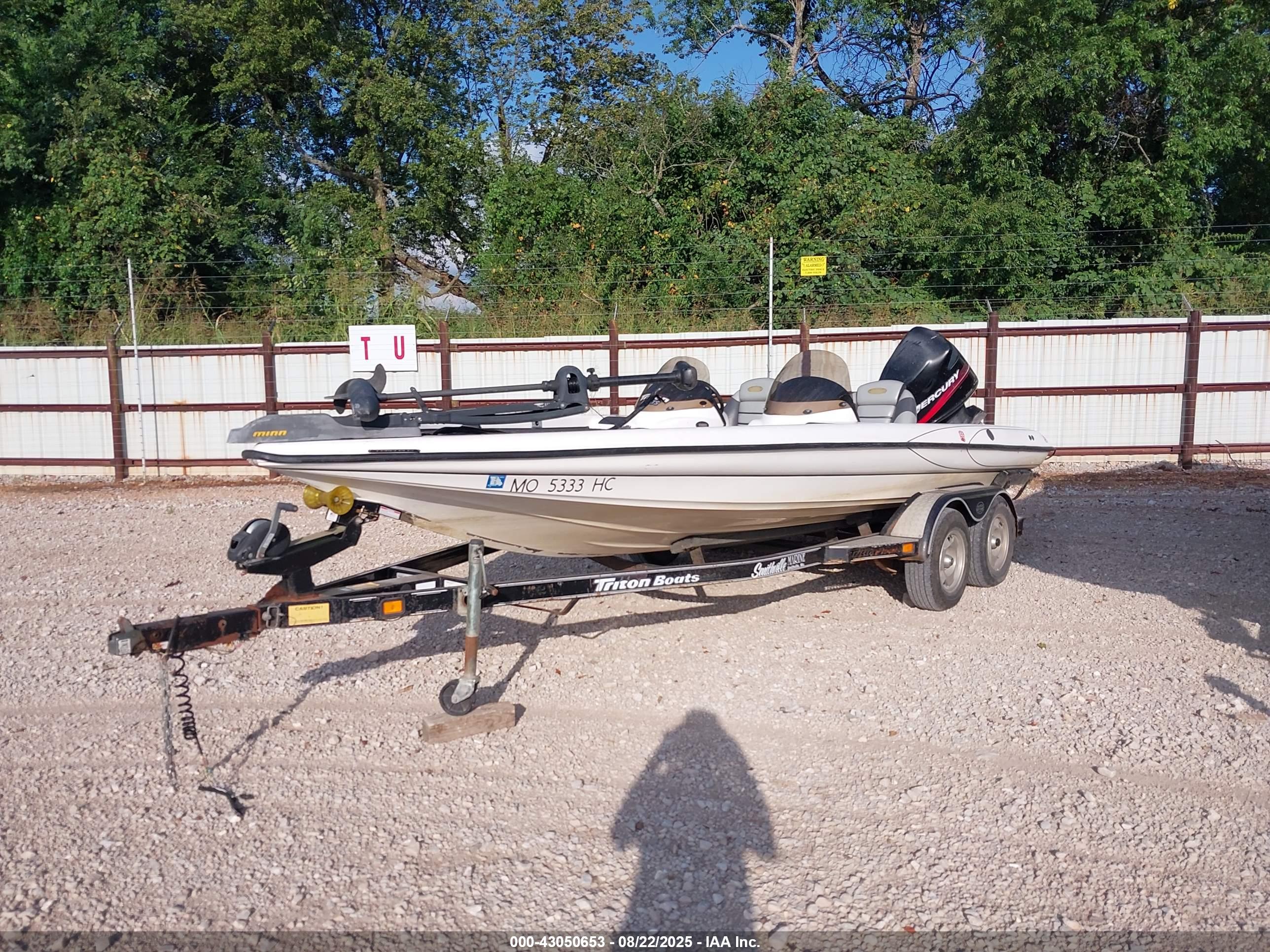 TRITON 21' image 2