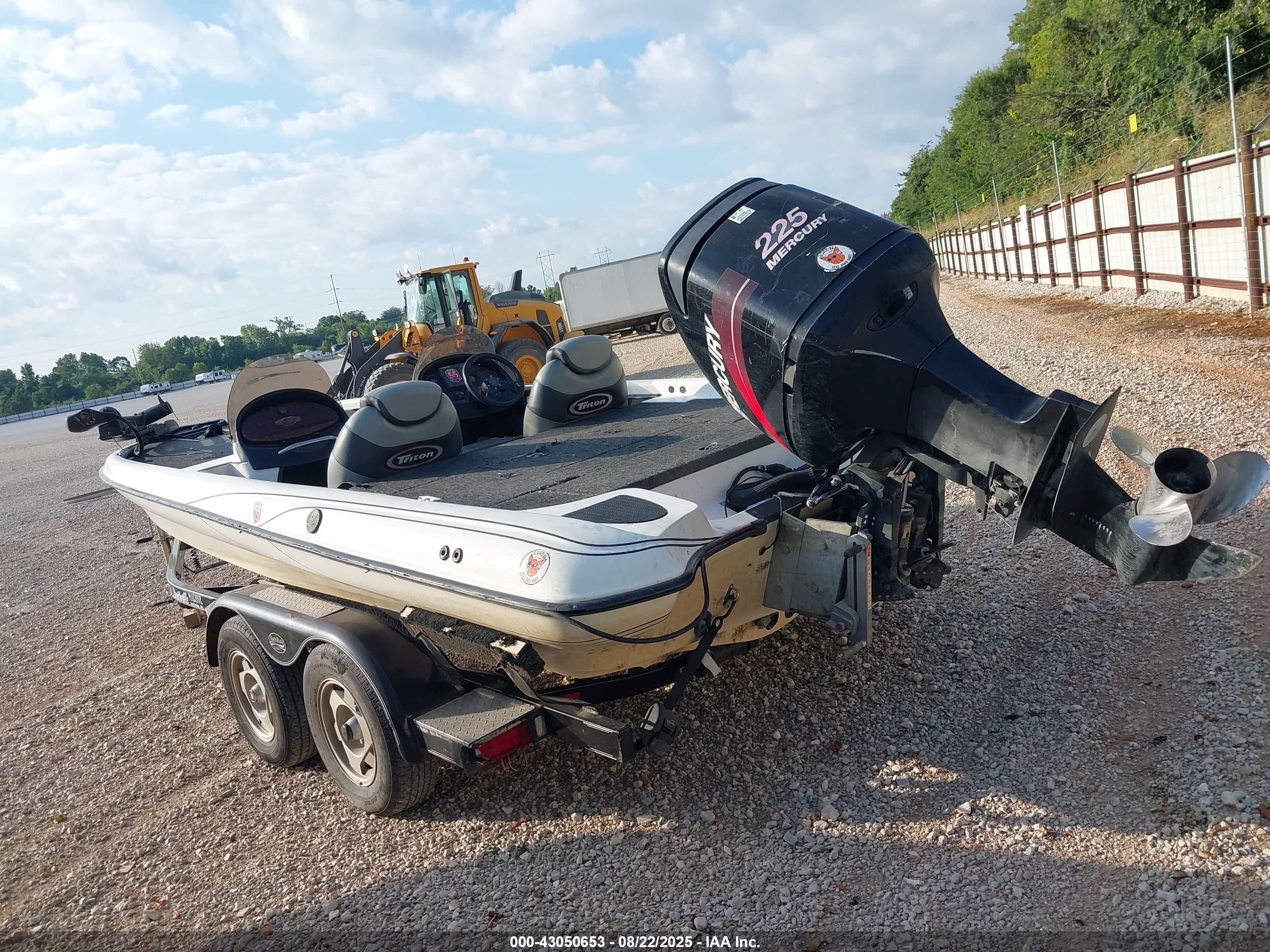 TRITON 21' image 3