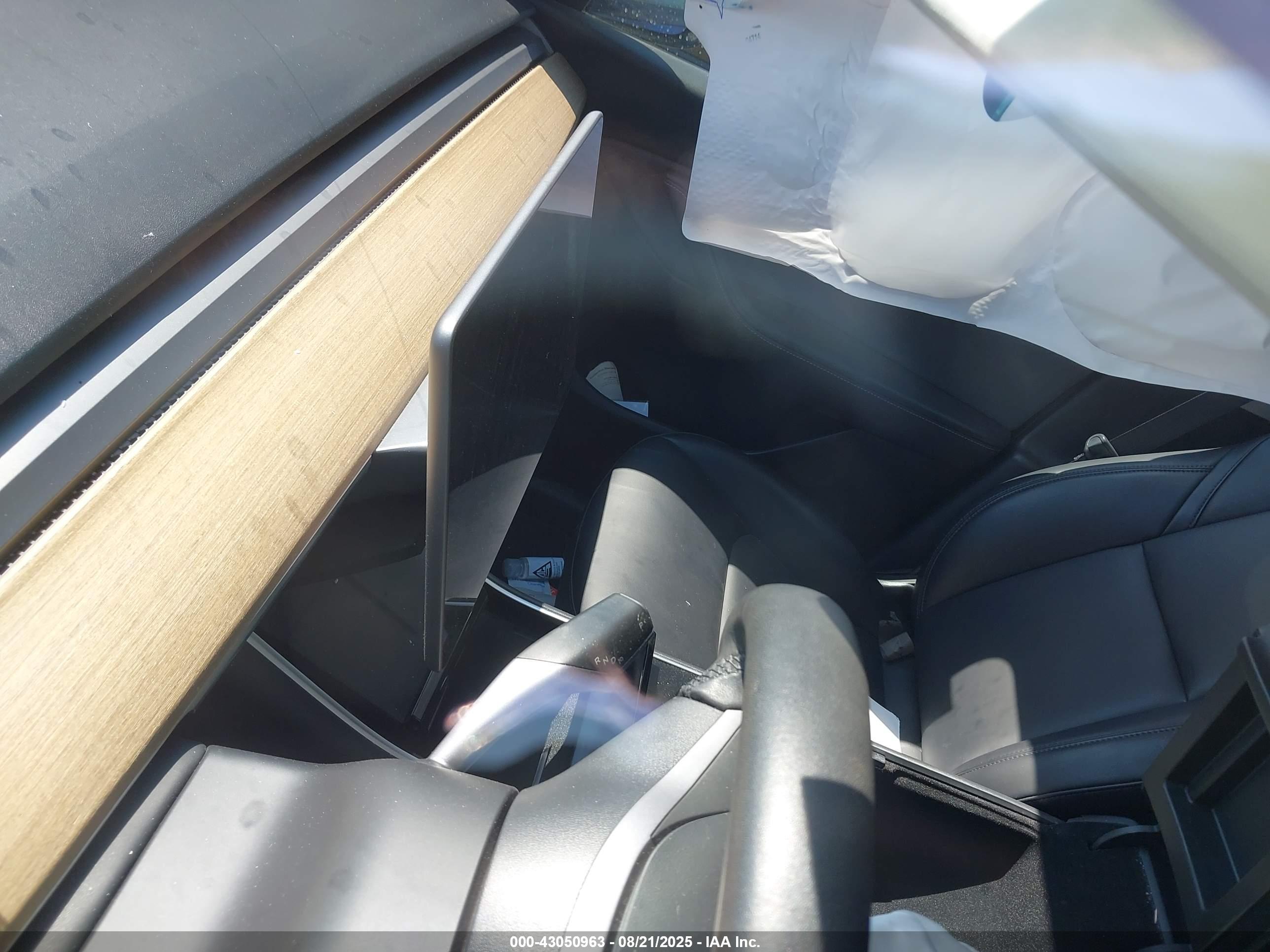 TESLA MODEL image 7