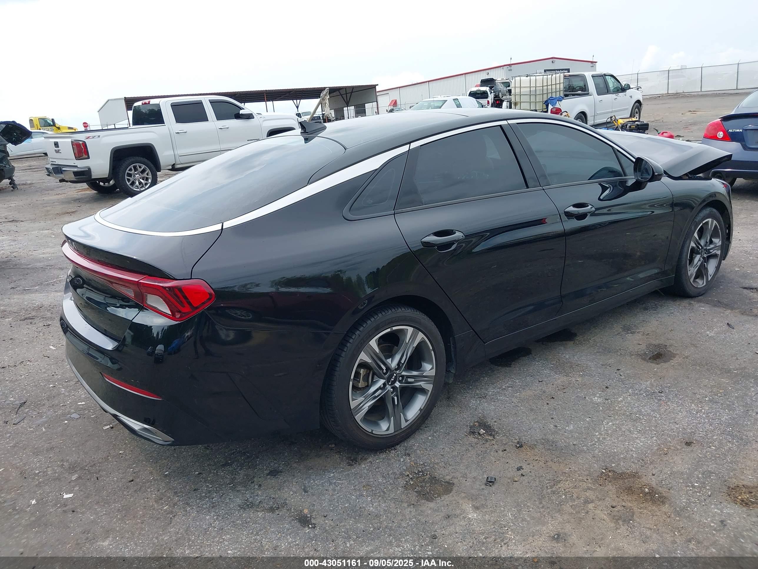 KIA K5 image 4