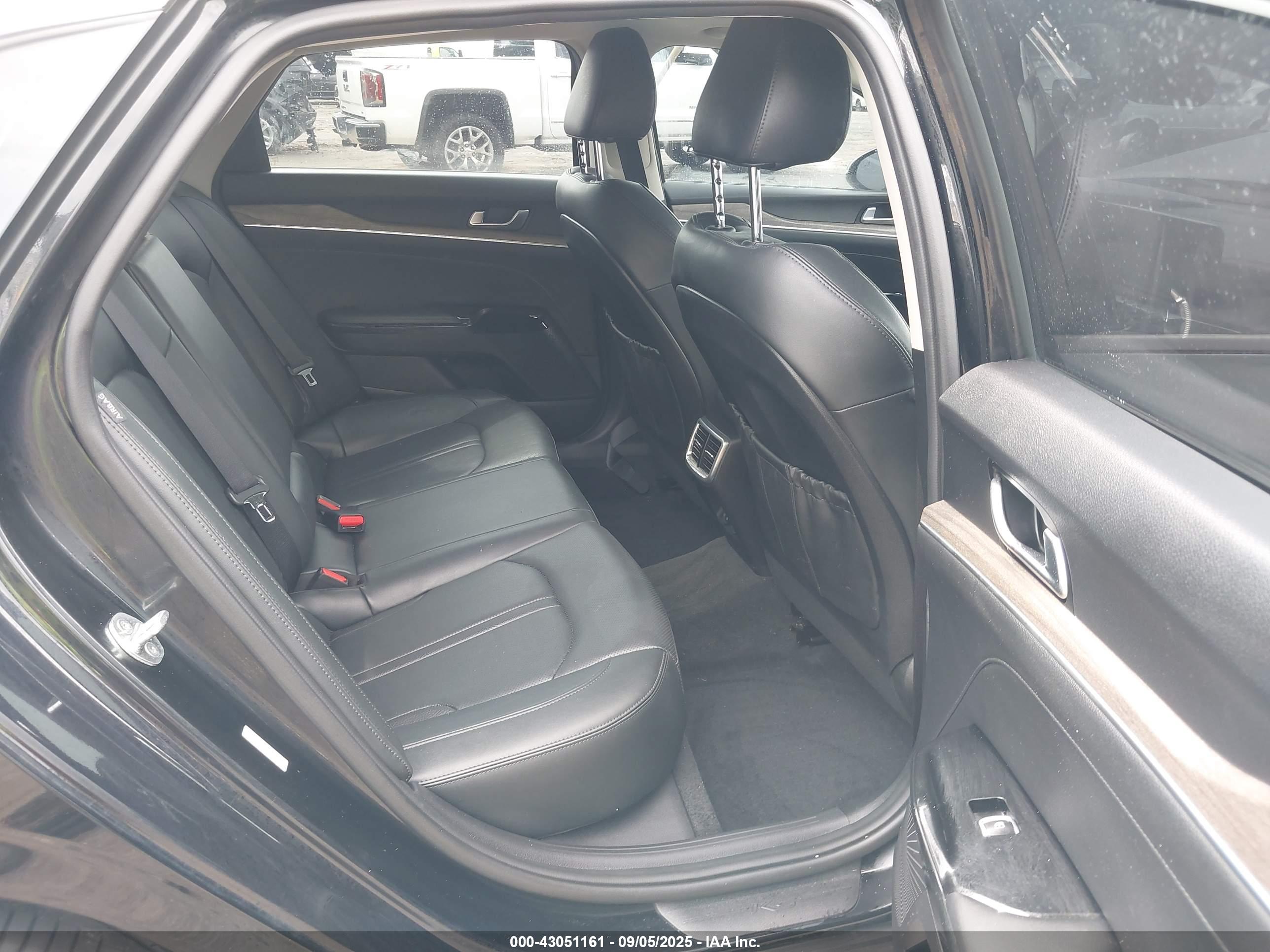 KIA K5 image 8