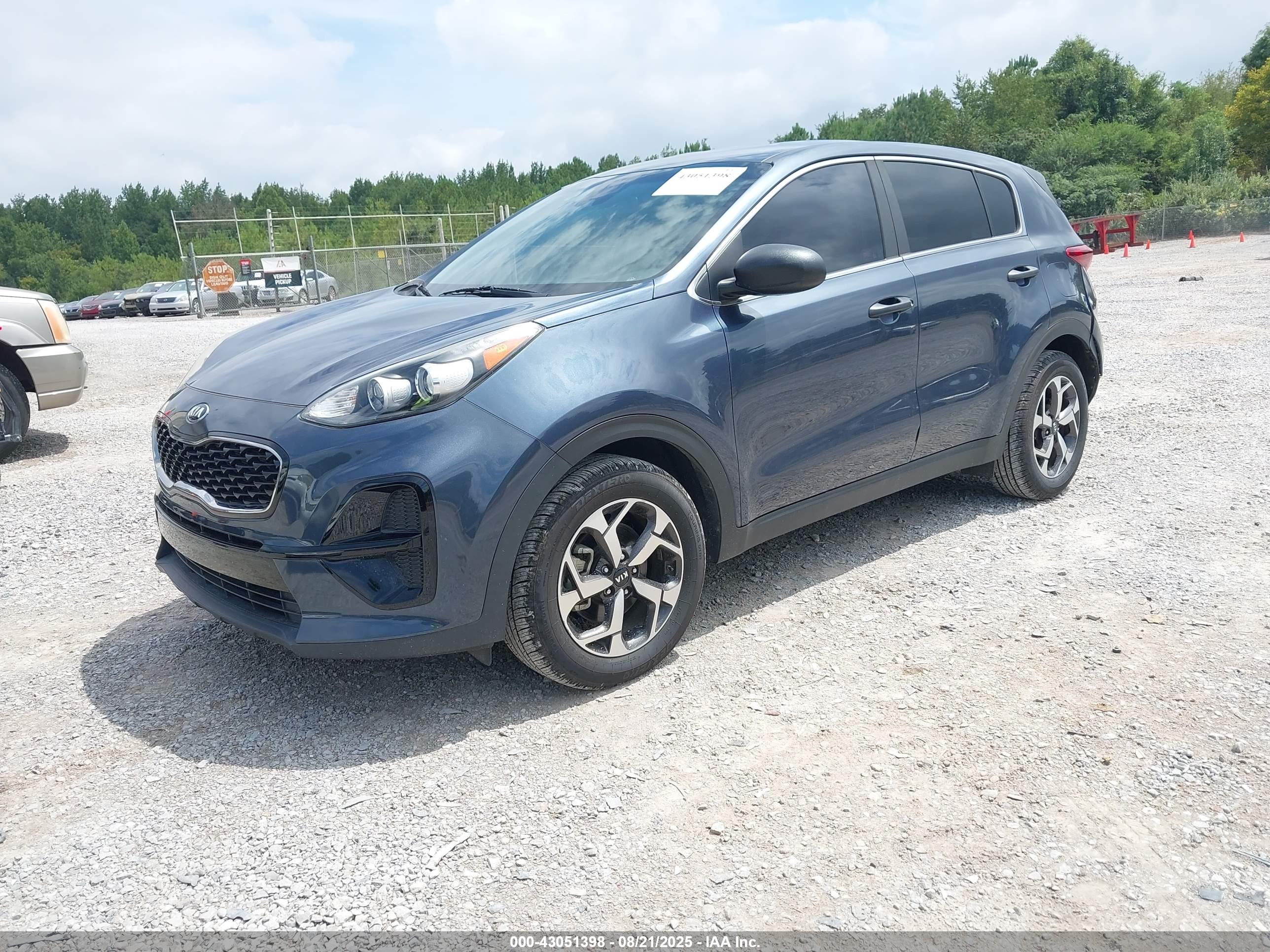 KIA SPORTAGE image 2