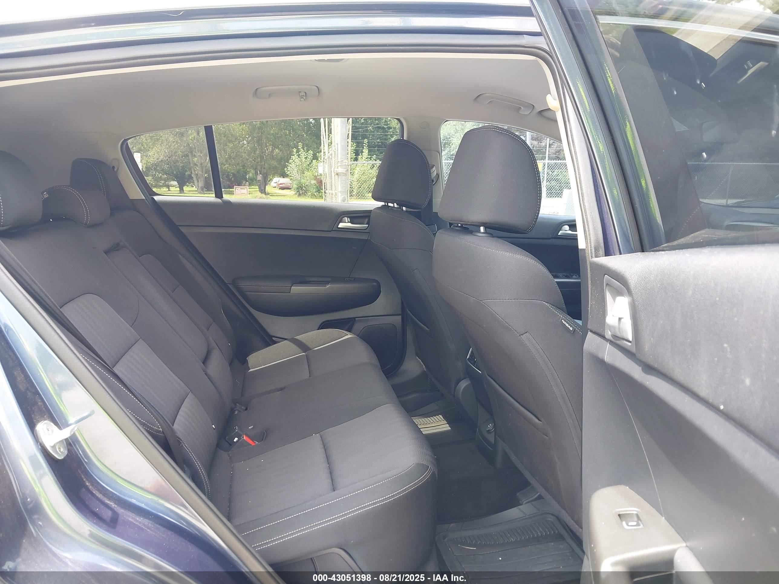 KIA SPORTAGE image 8
