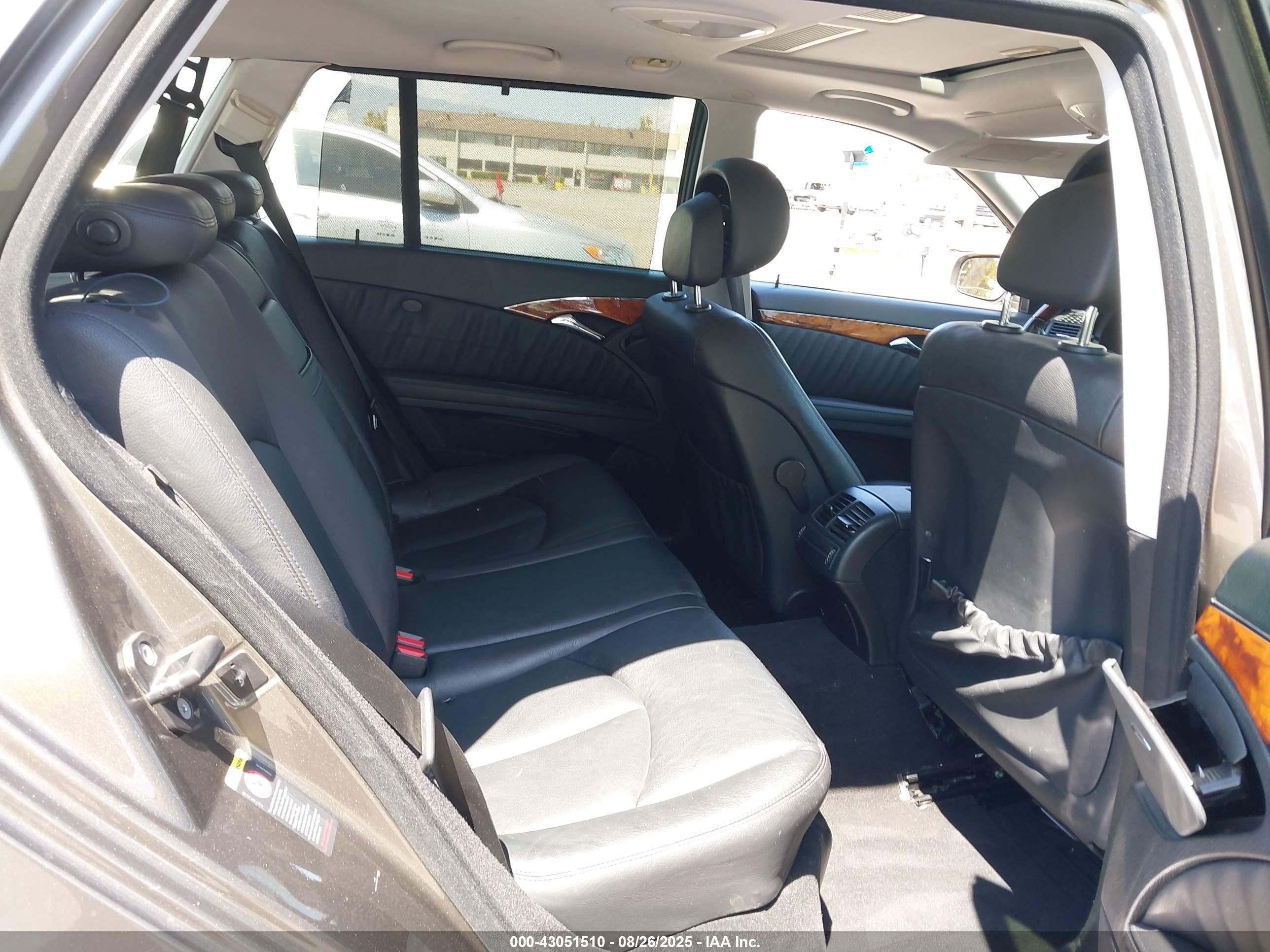 MERCEDES-BENZ E image 8