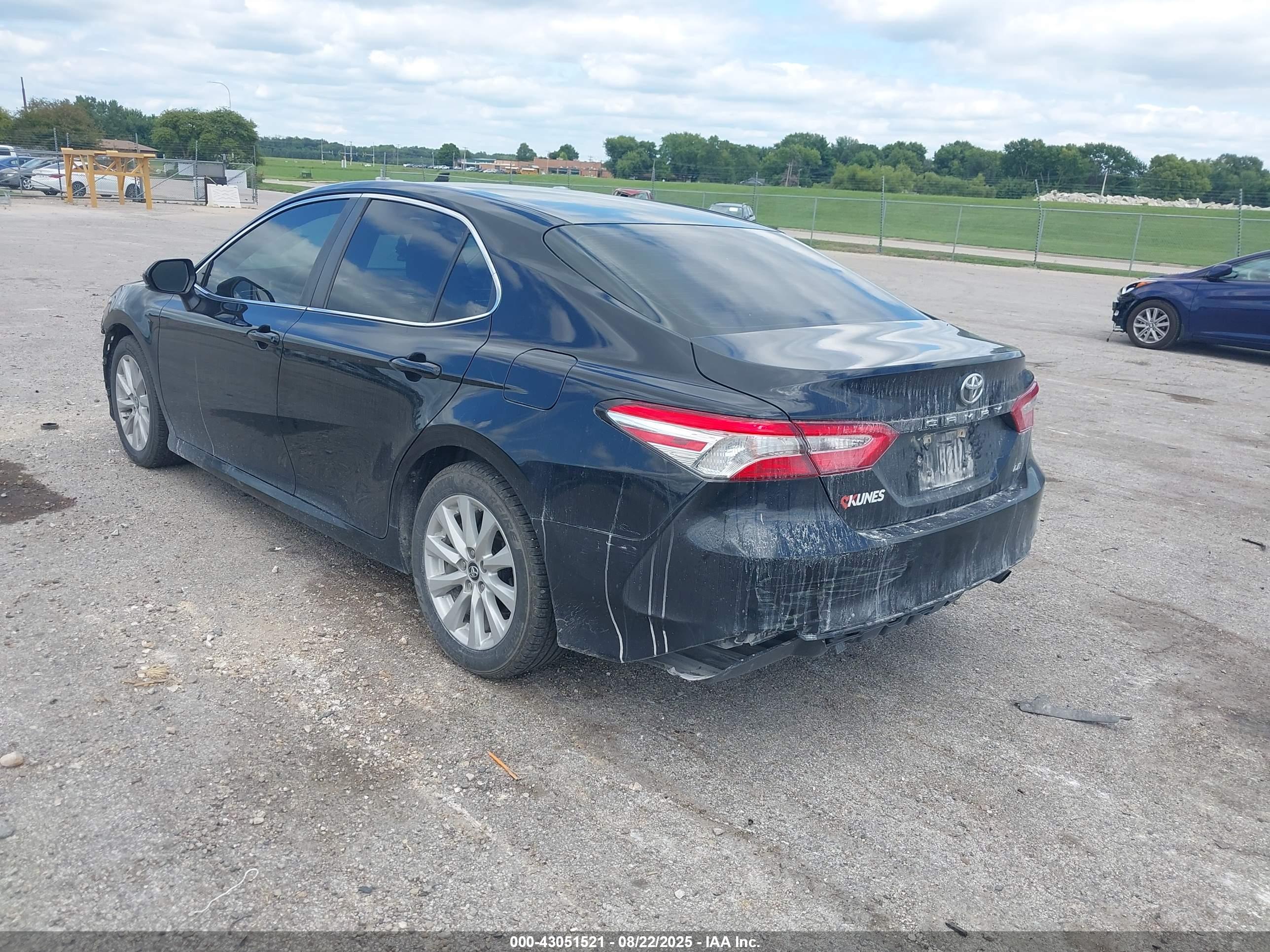 TOYOTA CAMRY image 3