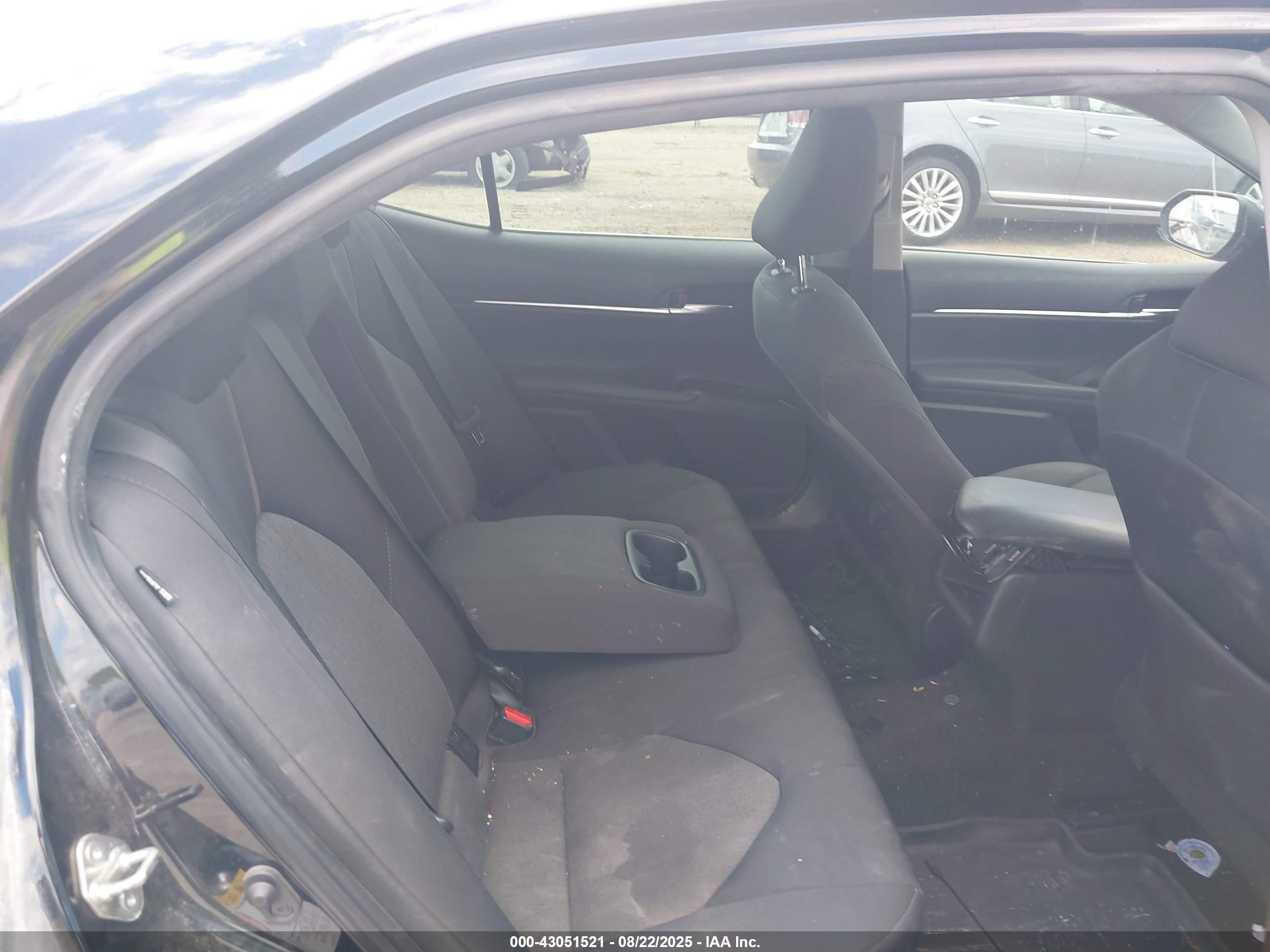 TOYOTA CAMRY image 8