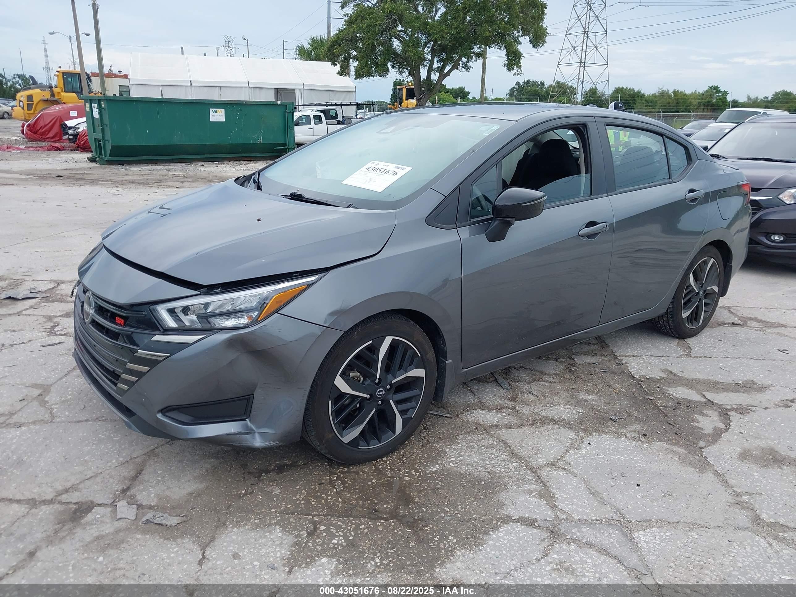 NISSAN VERSA image 2
