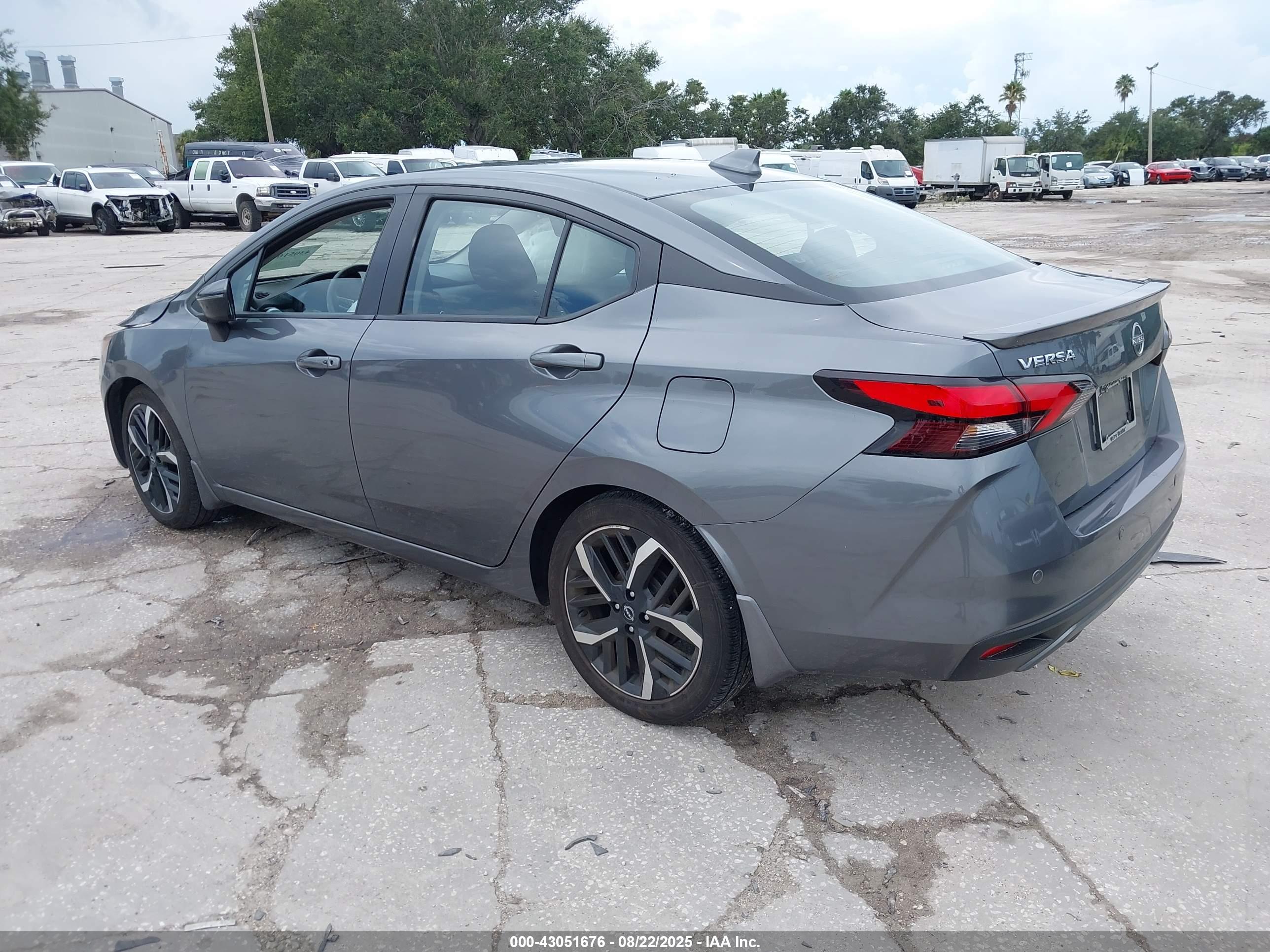 NISSAN VERSA image 3