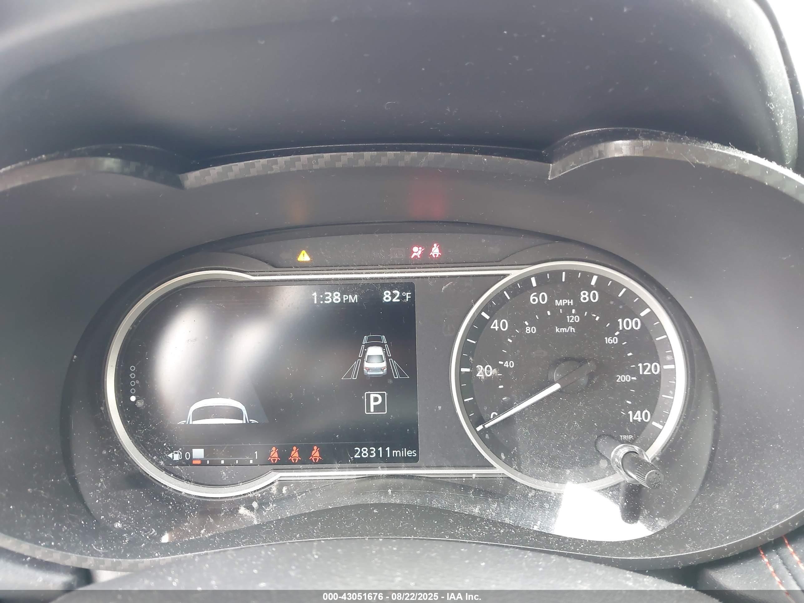 NISSAN VERSA image 7