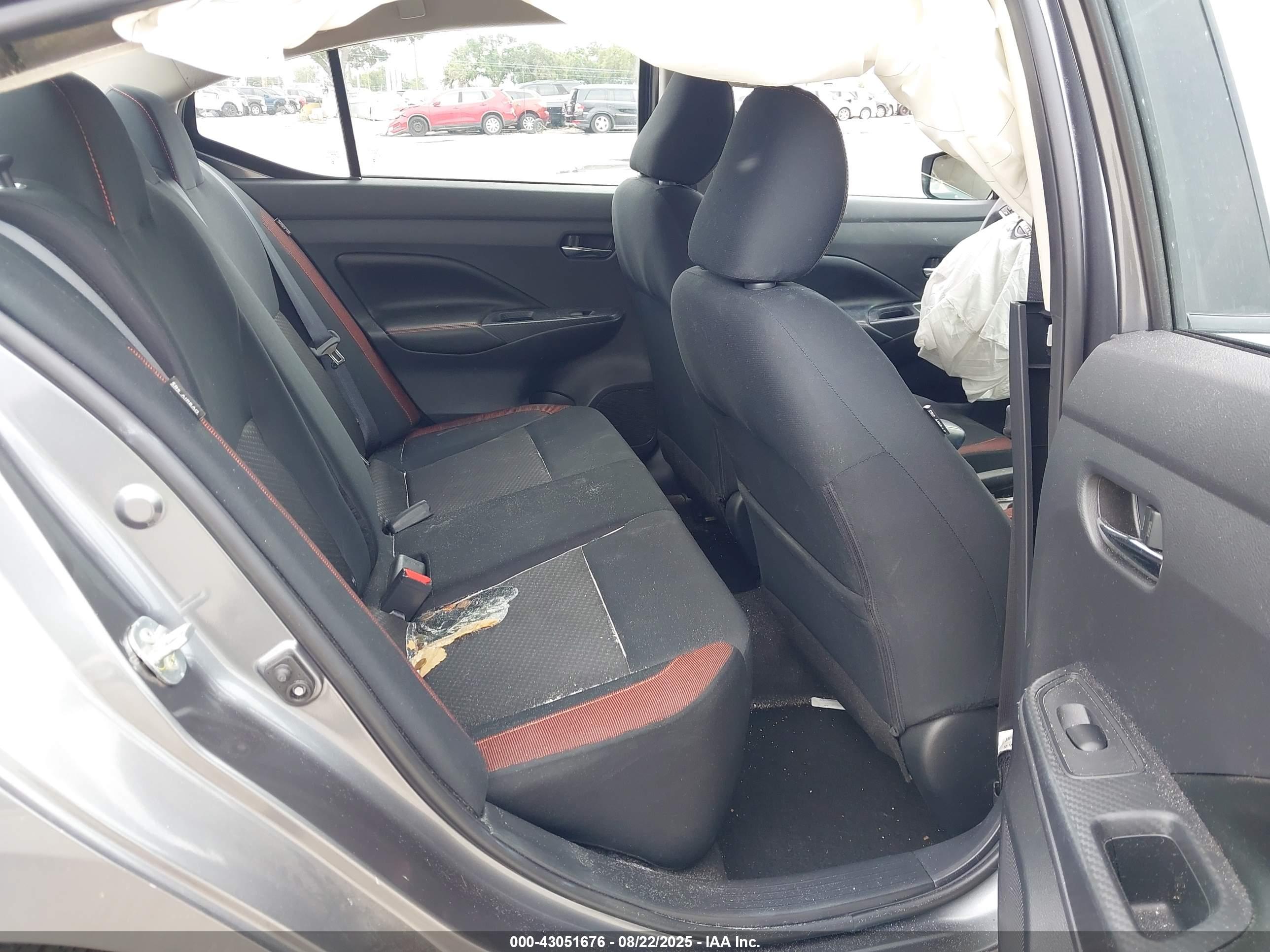 NISSAN VERSA image 8