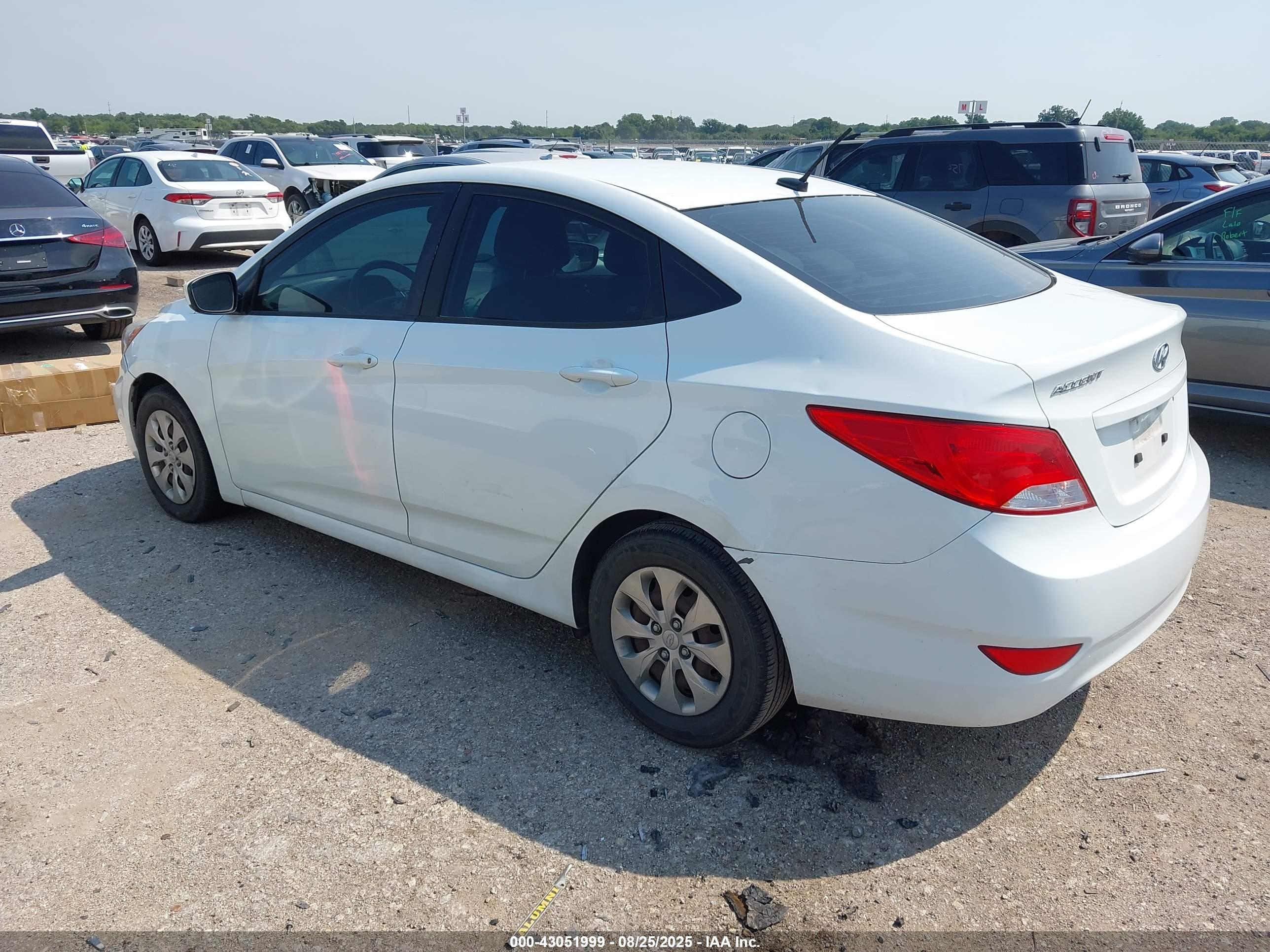 HYUNDAI ACCENT image 3