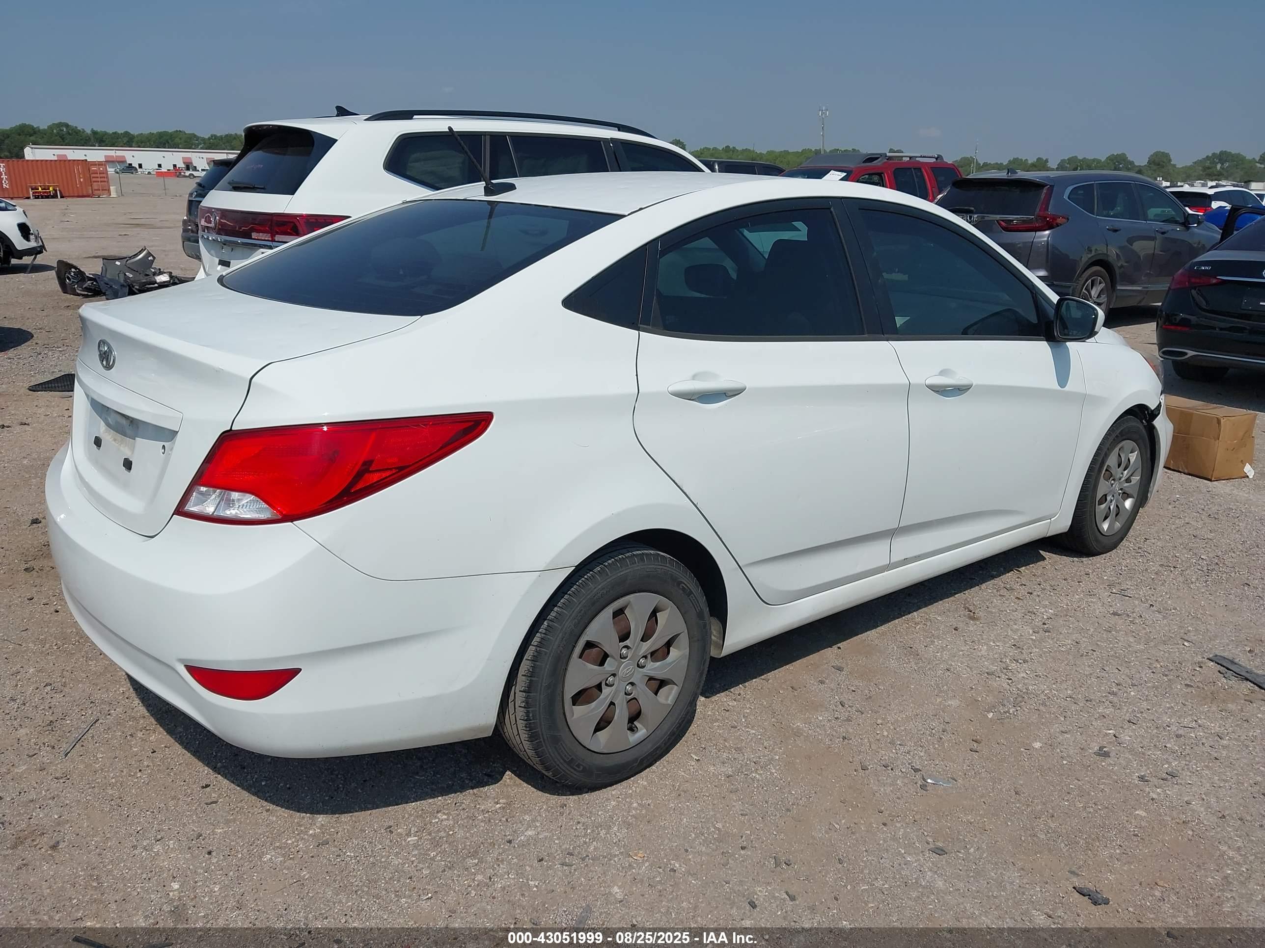 HYUNDAI ACCENT image 4