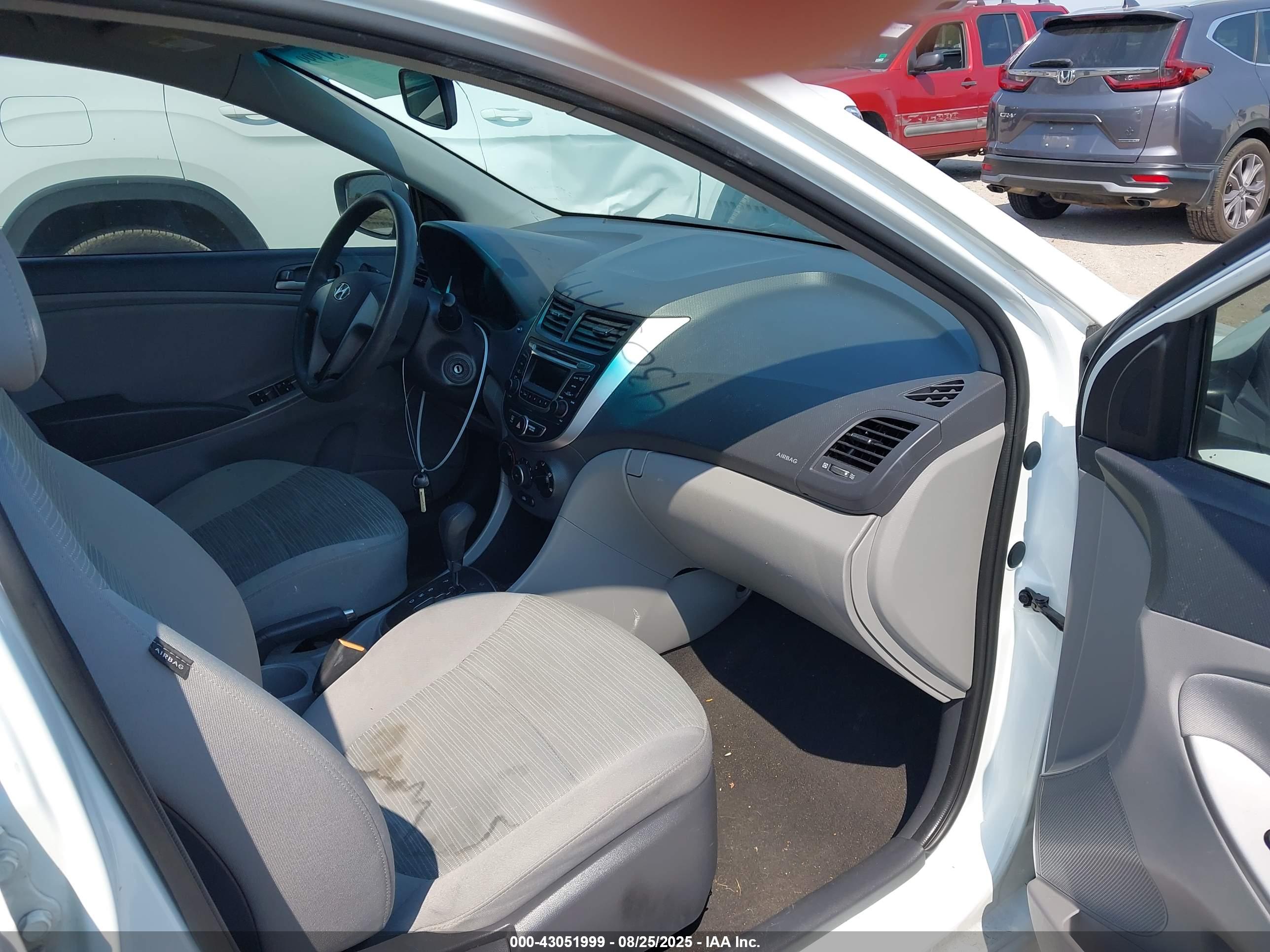HYUNDAI ACCENT image 5