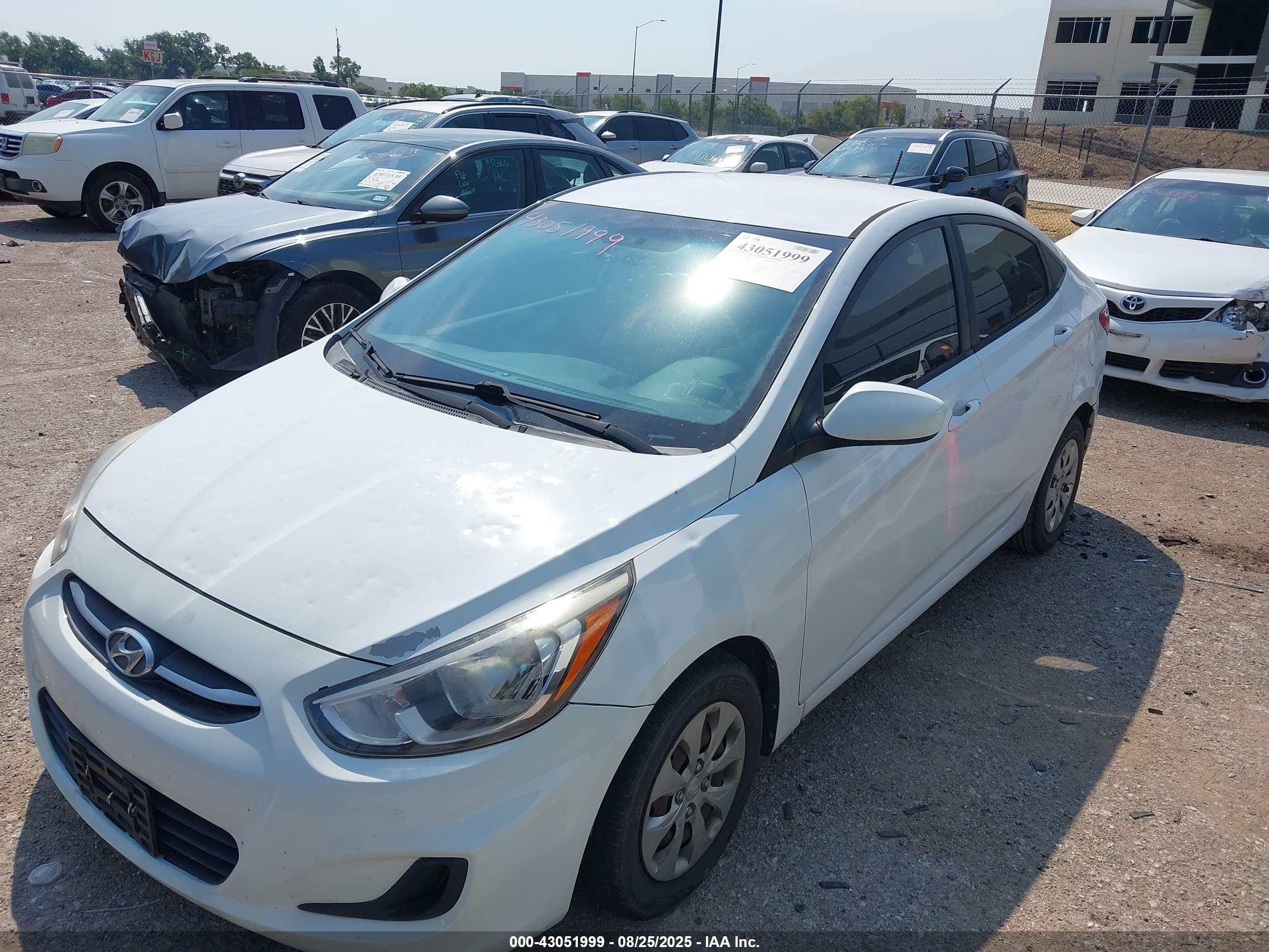 HYUNDAI ACCENT image 6