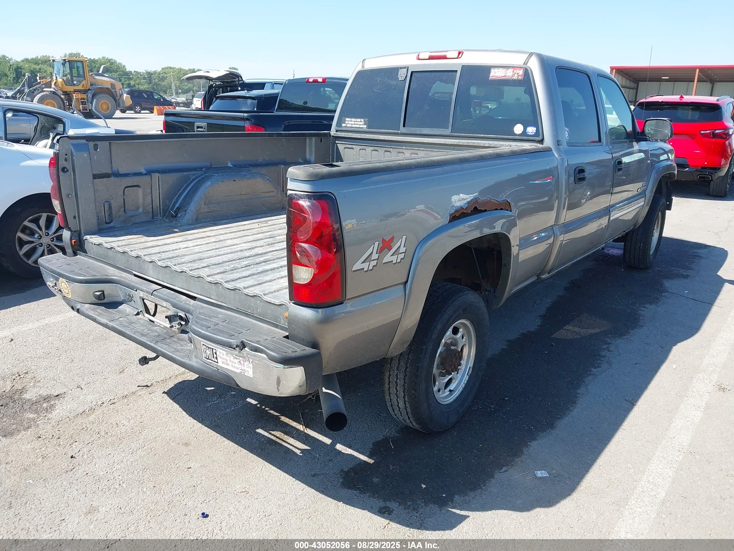 CHEVROLET SILVERADO image 4