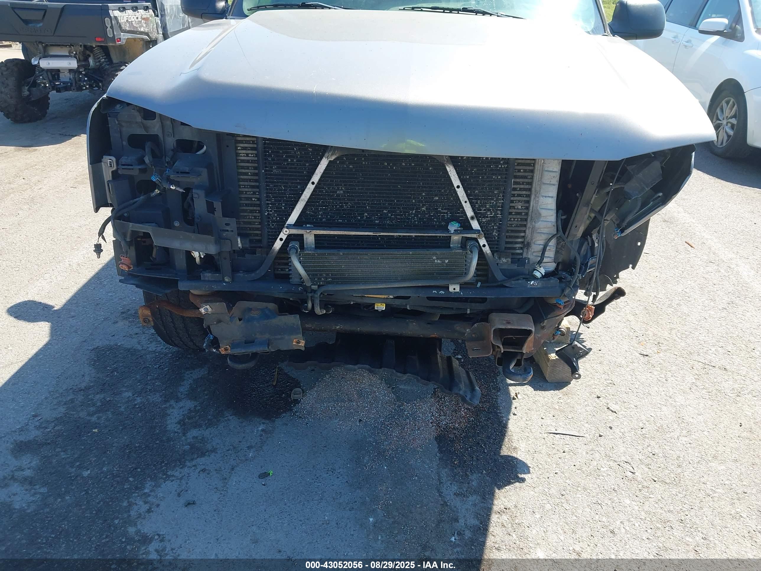 CHEVROLET SILVERADO image 6