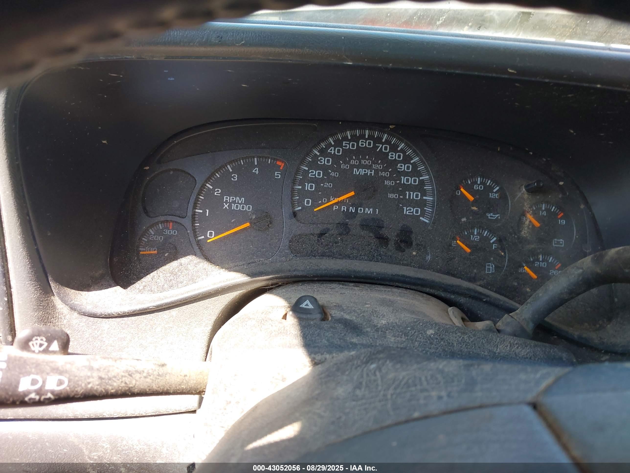 CHEVROLET SILVERADO image 7