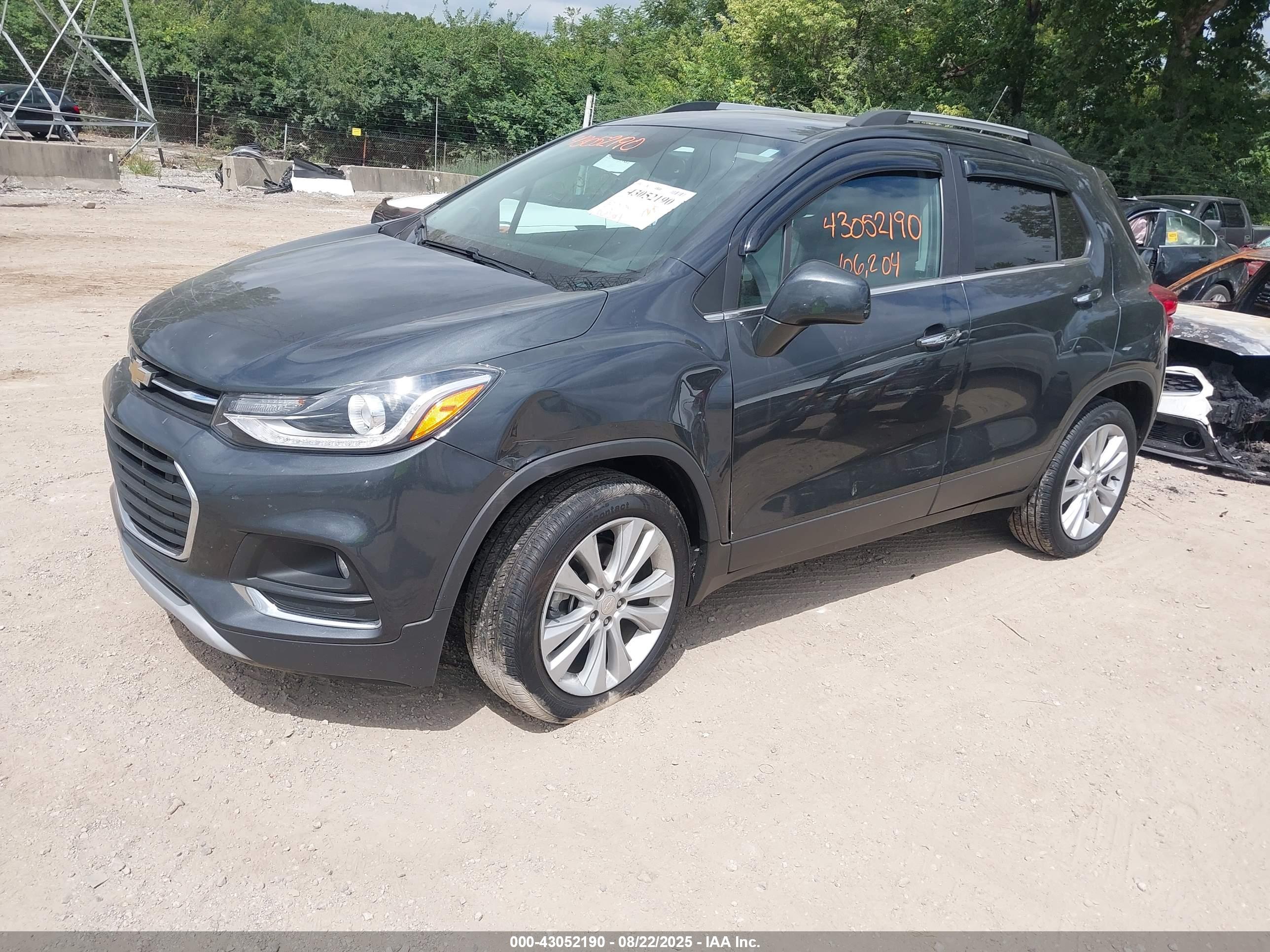 CHEVROLET TRAX image 2
