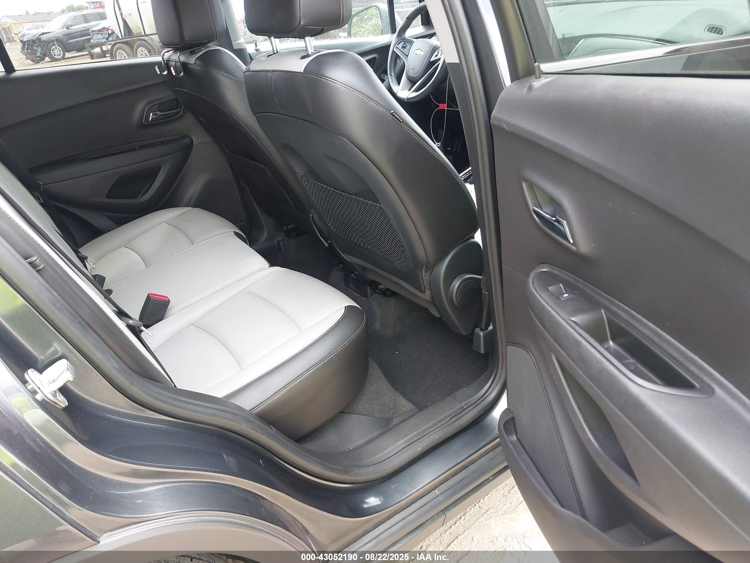 CHEVROLET TRAX image 8