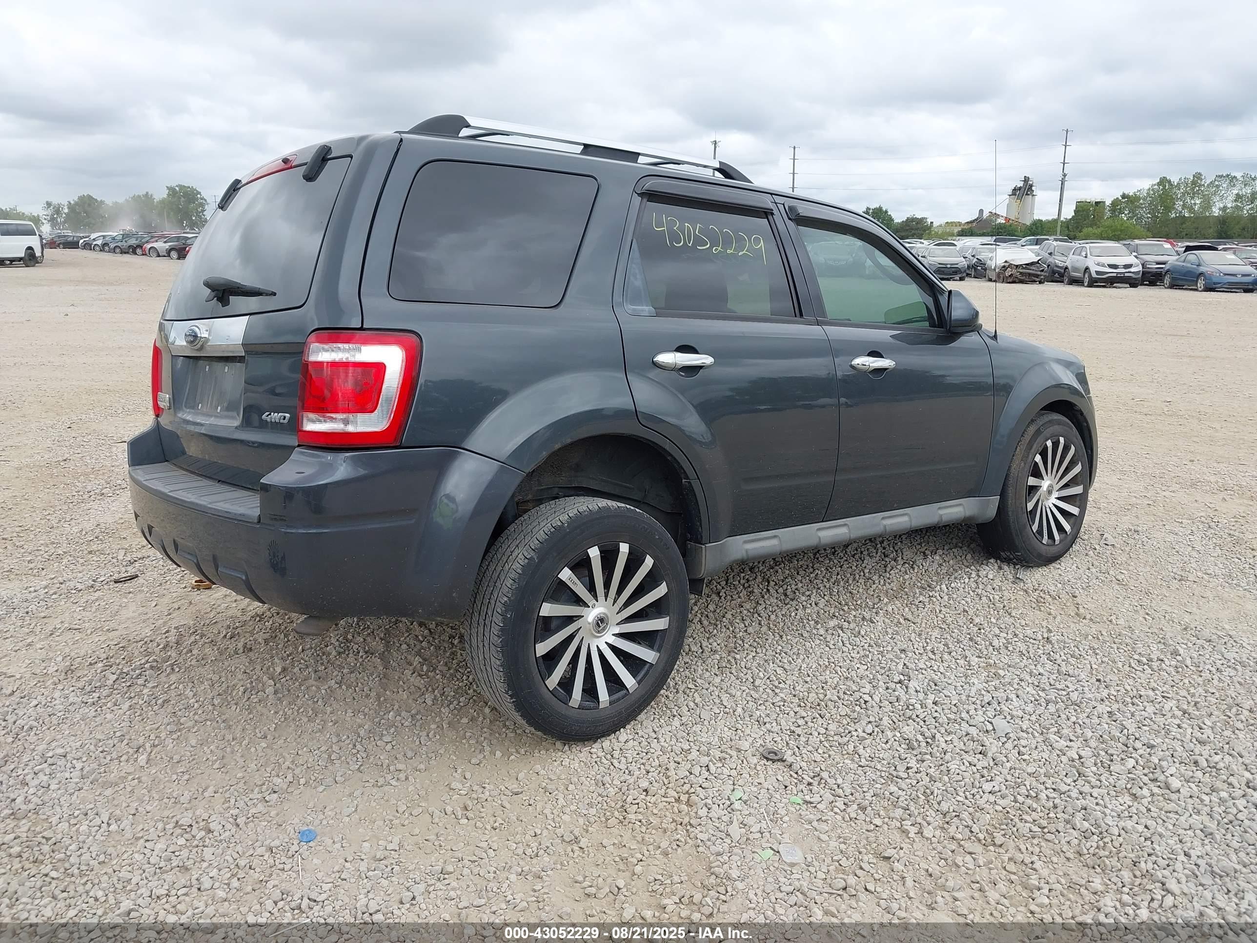 FORD ESCAPE image 4