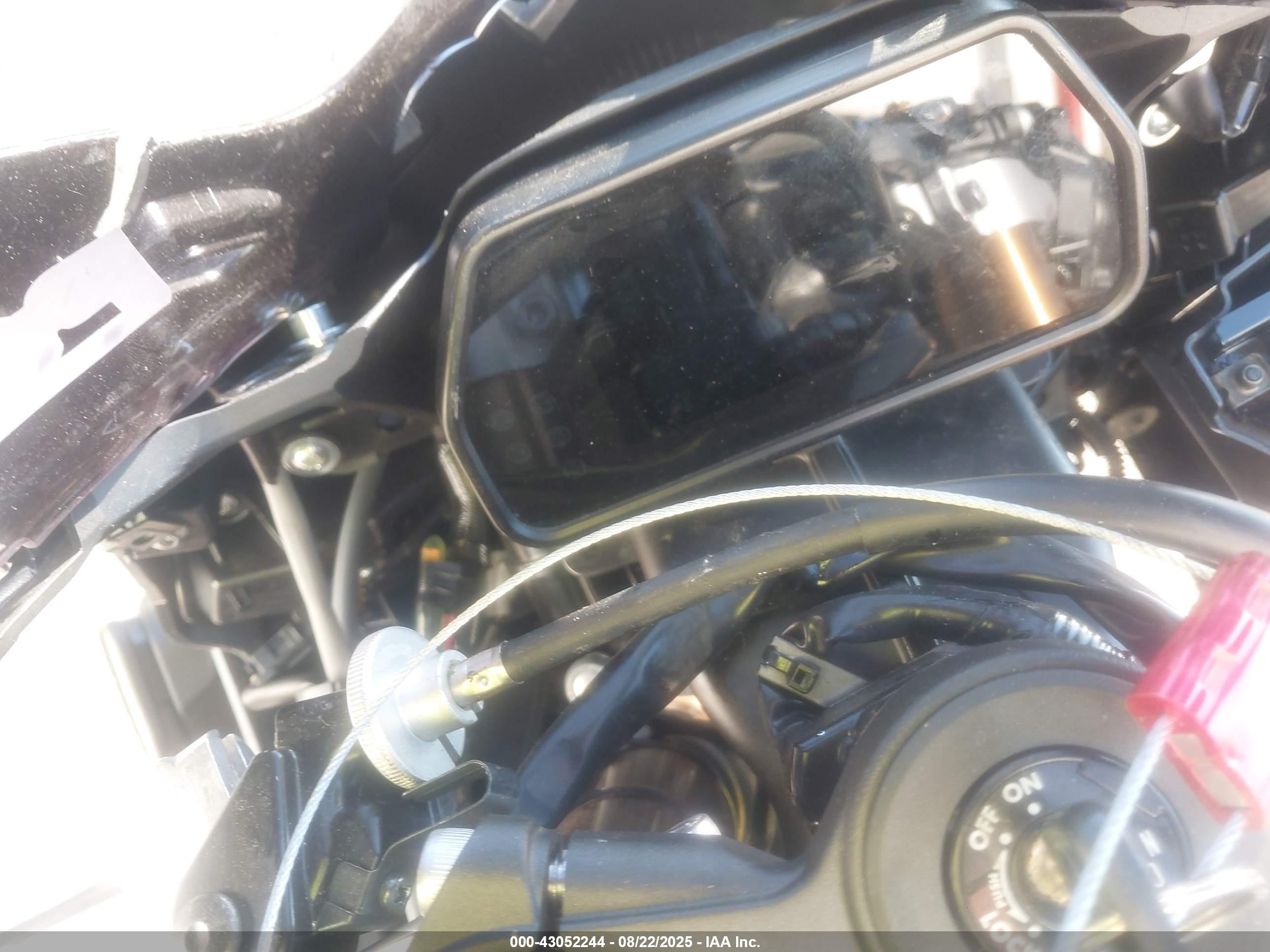YAMAHA YZF1000 image 7