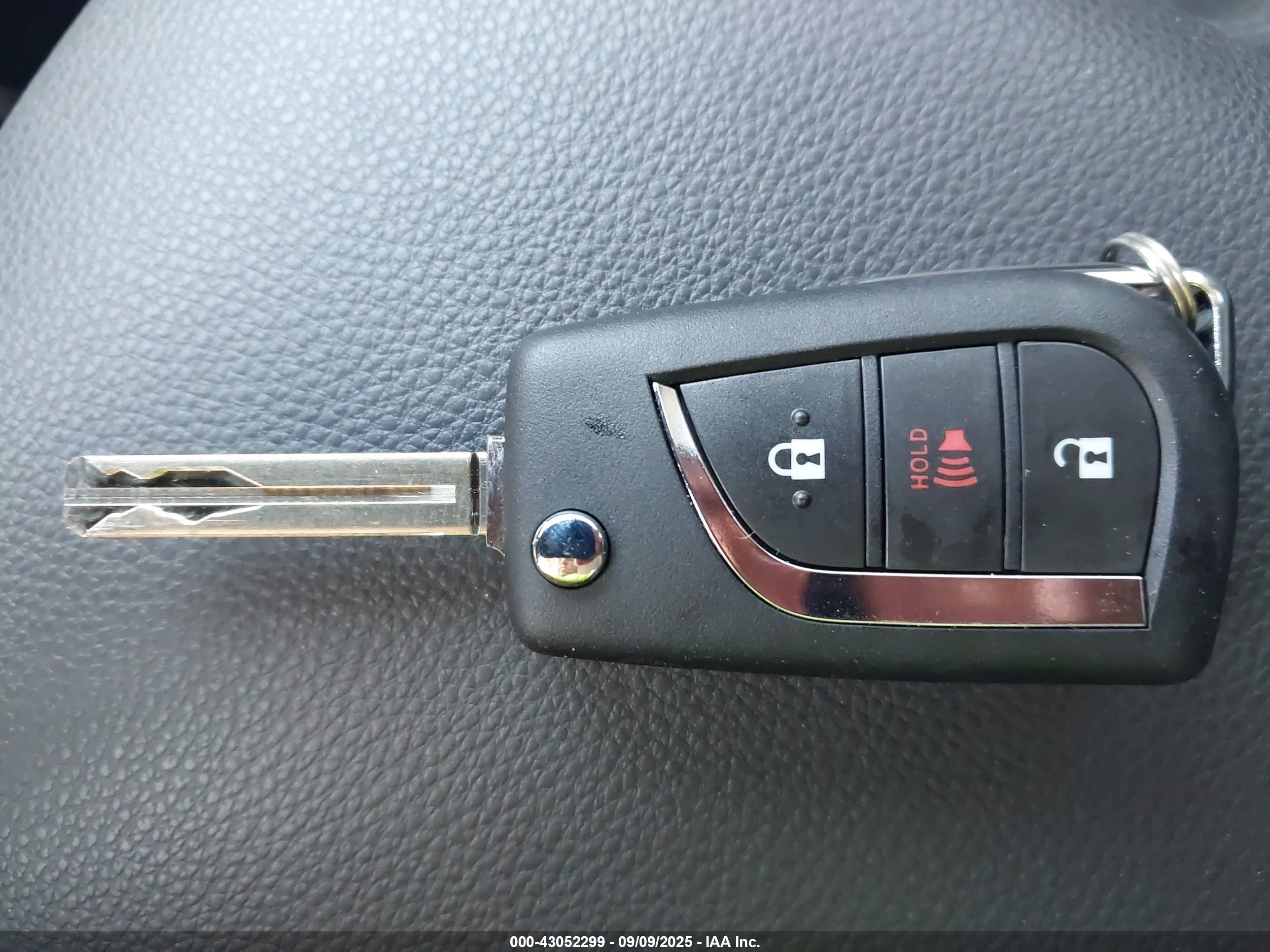 TOYOTA RAV4 image 11
