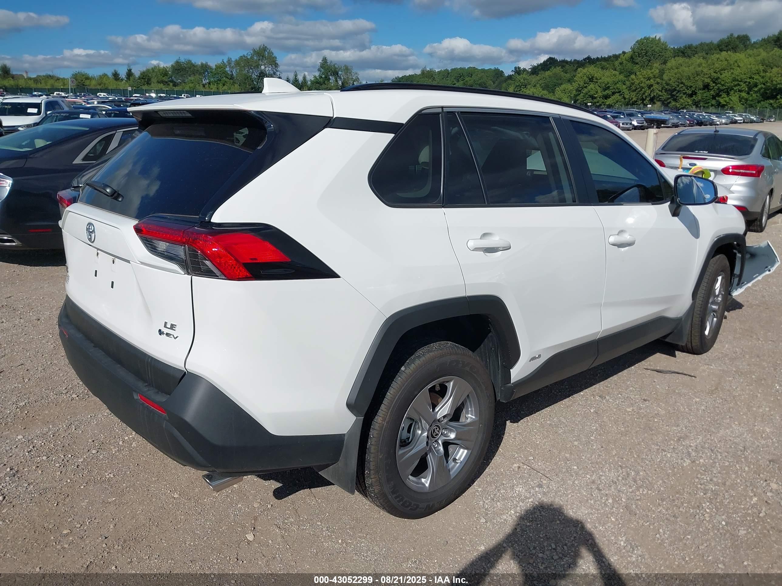 TOYOTA RAV4 image 4