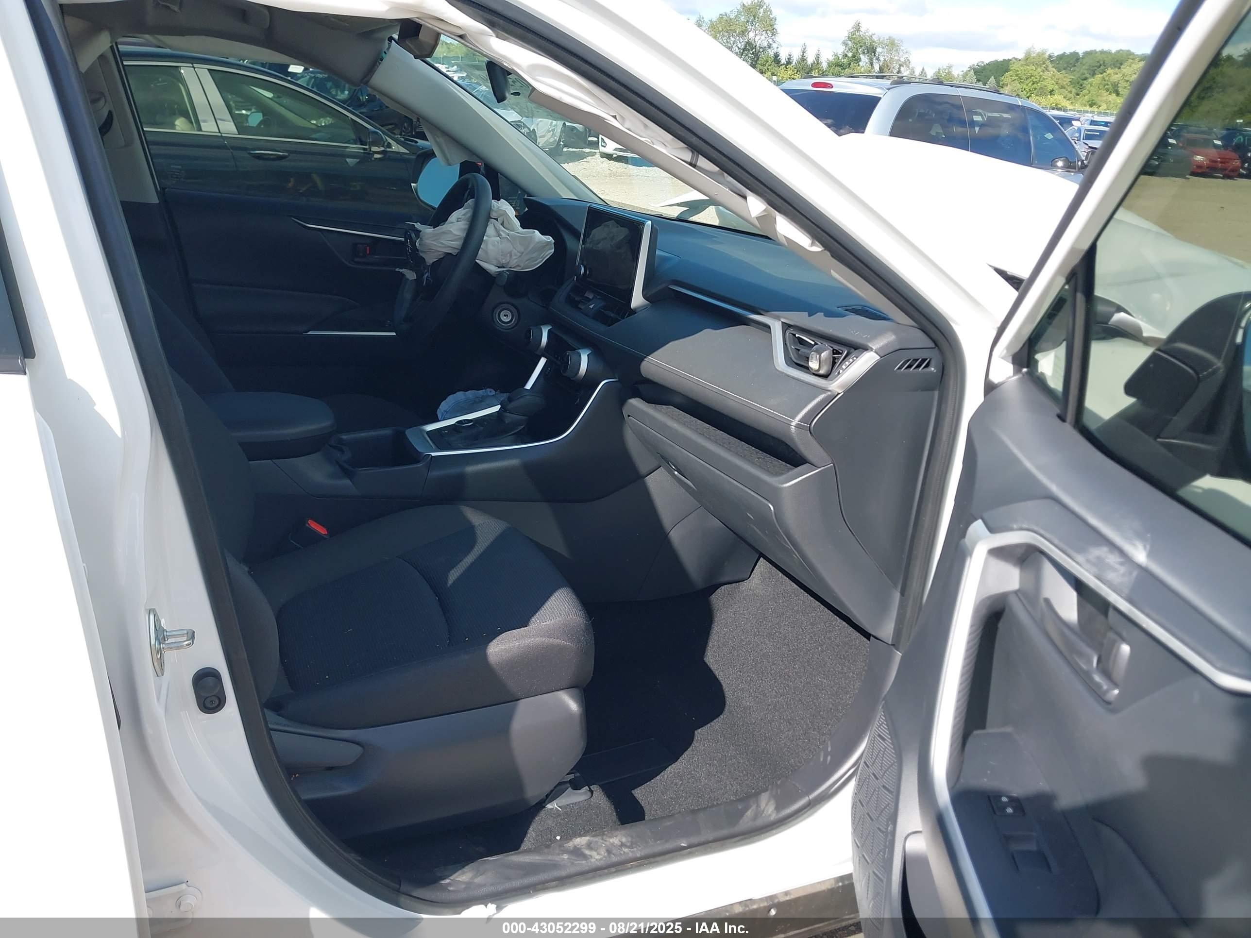 TOYOTA RAV4 image 5