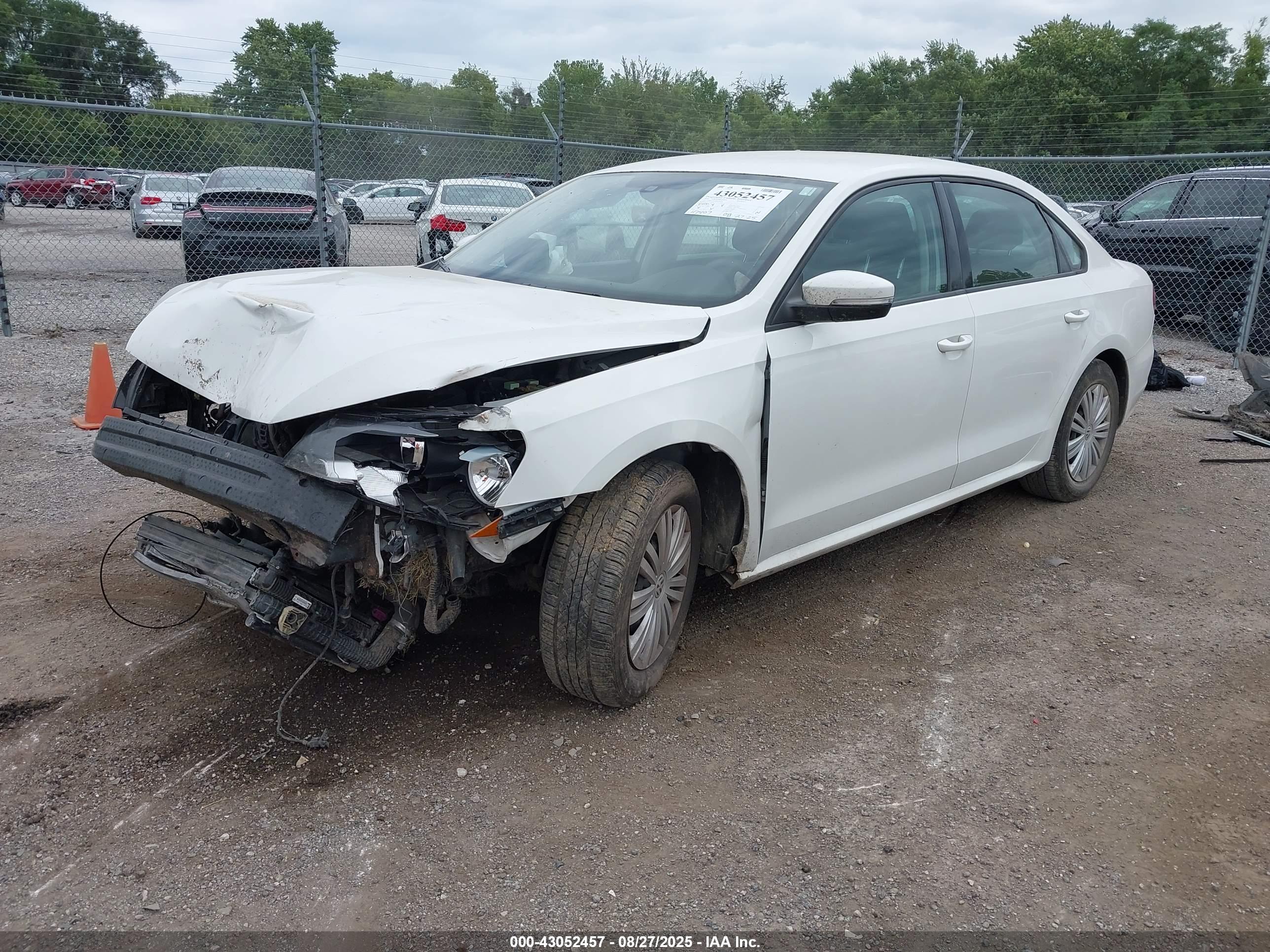 VOLKSWAGEN PASSAT image 2
