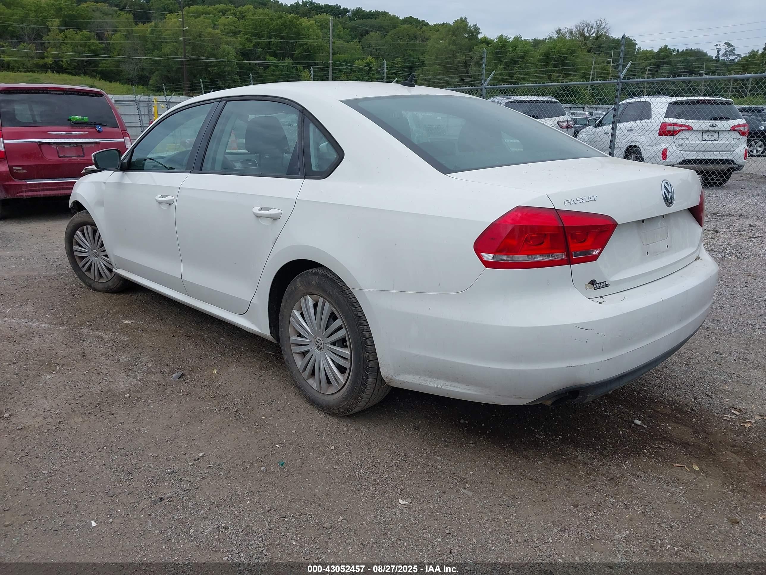 VOLKSWAGEN PASSAT image 3