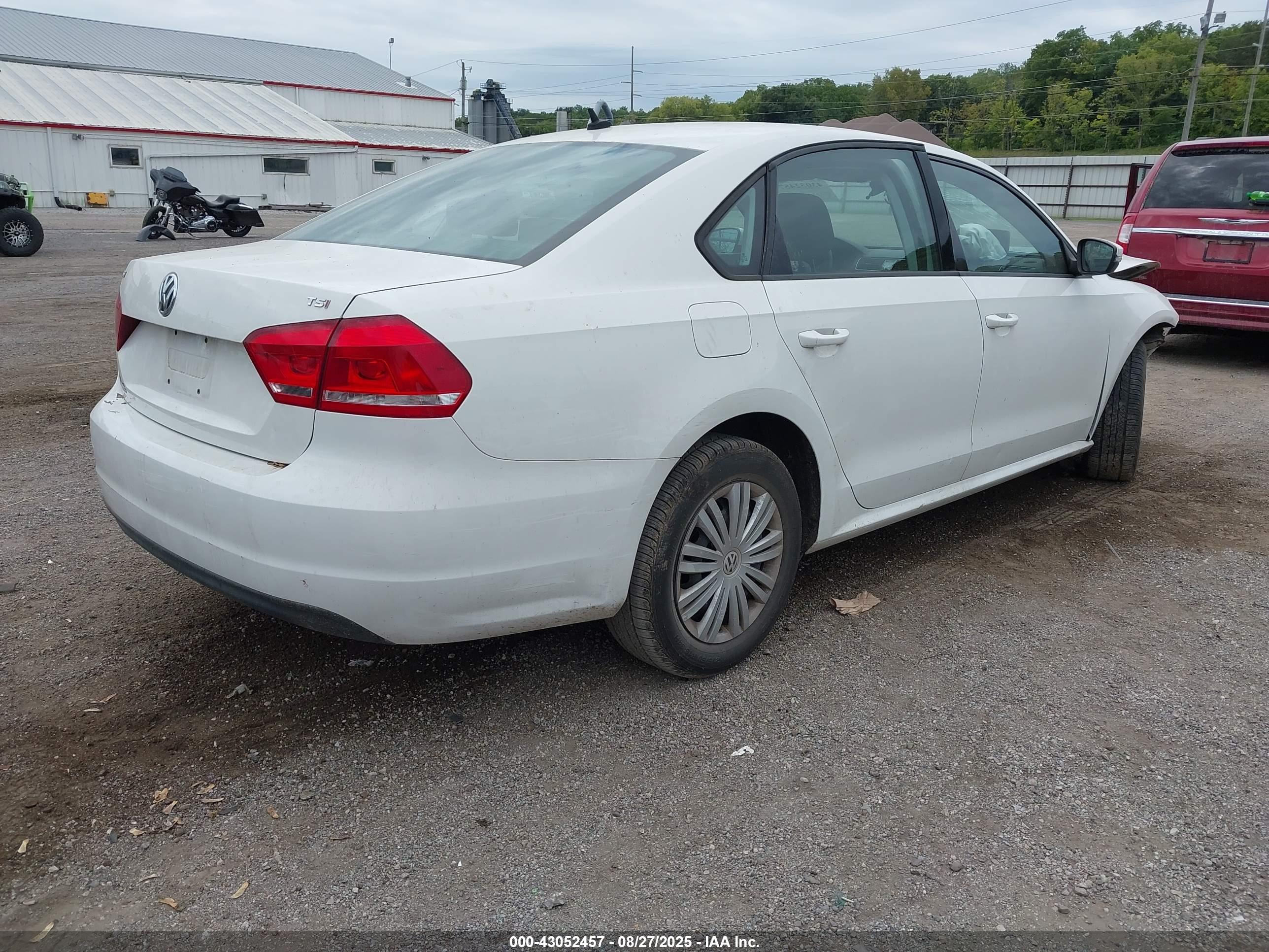 VOLKSWAGEN PASSAT image 4