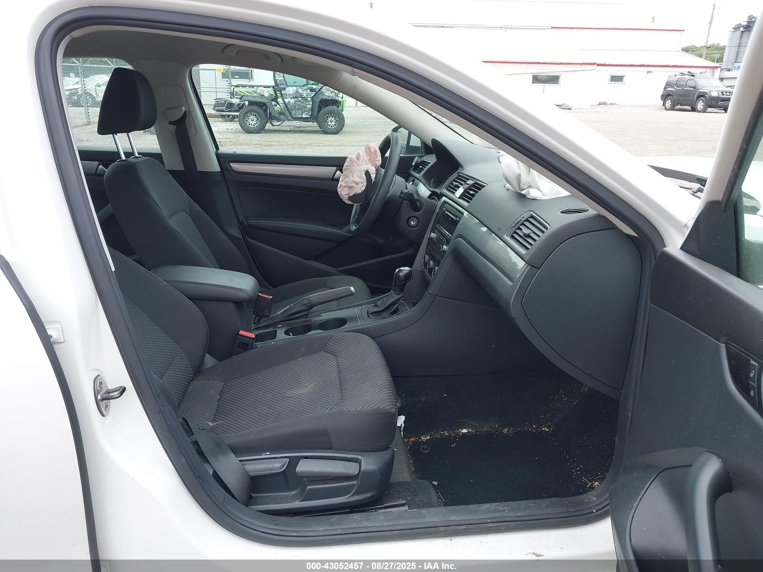 VOLKSWAGEN PASSAT image 5