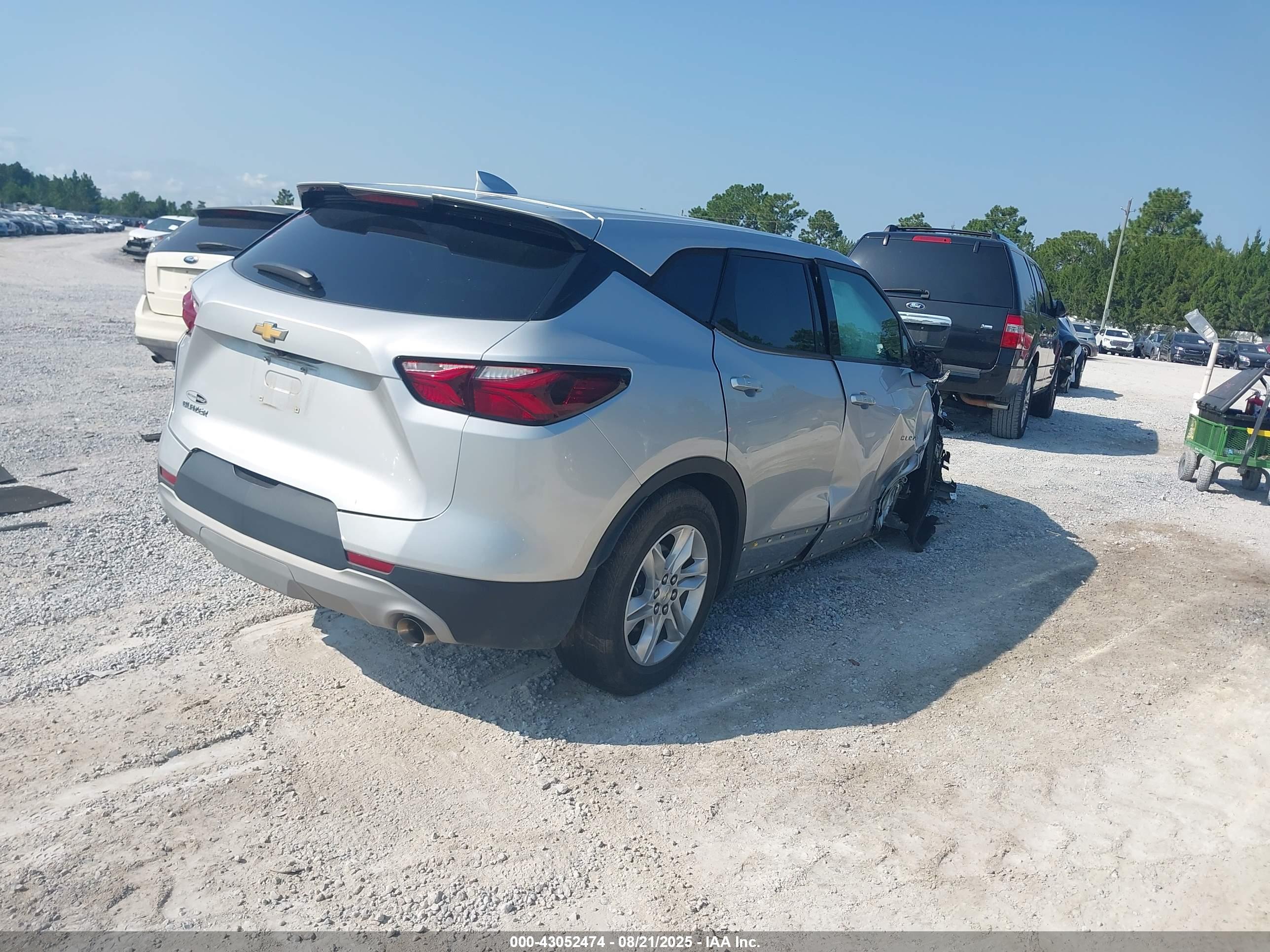 CHEVROLET BLAZER image 4
