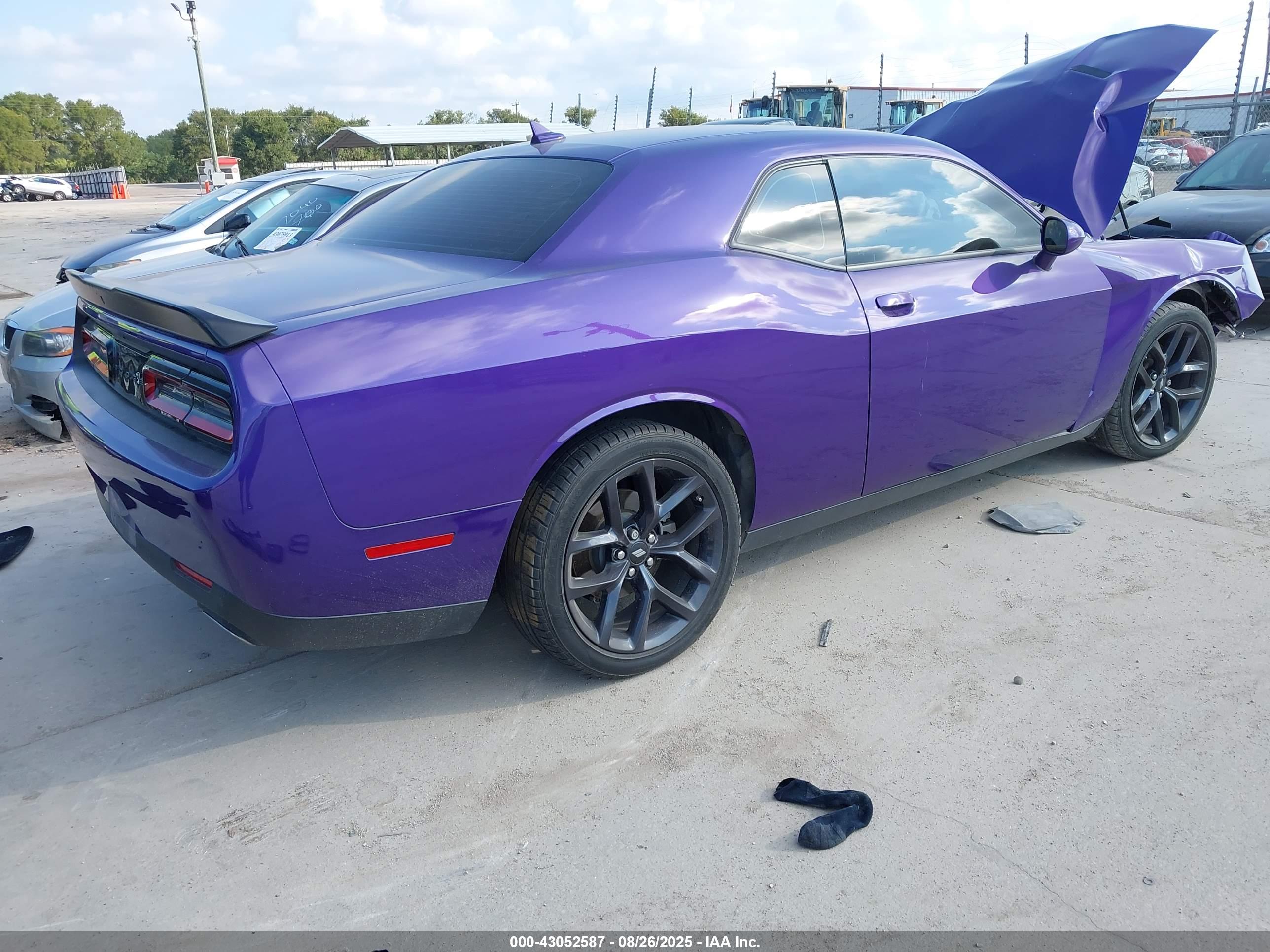 DODGE CHALLENGER image 4