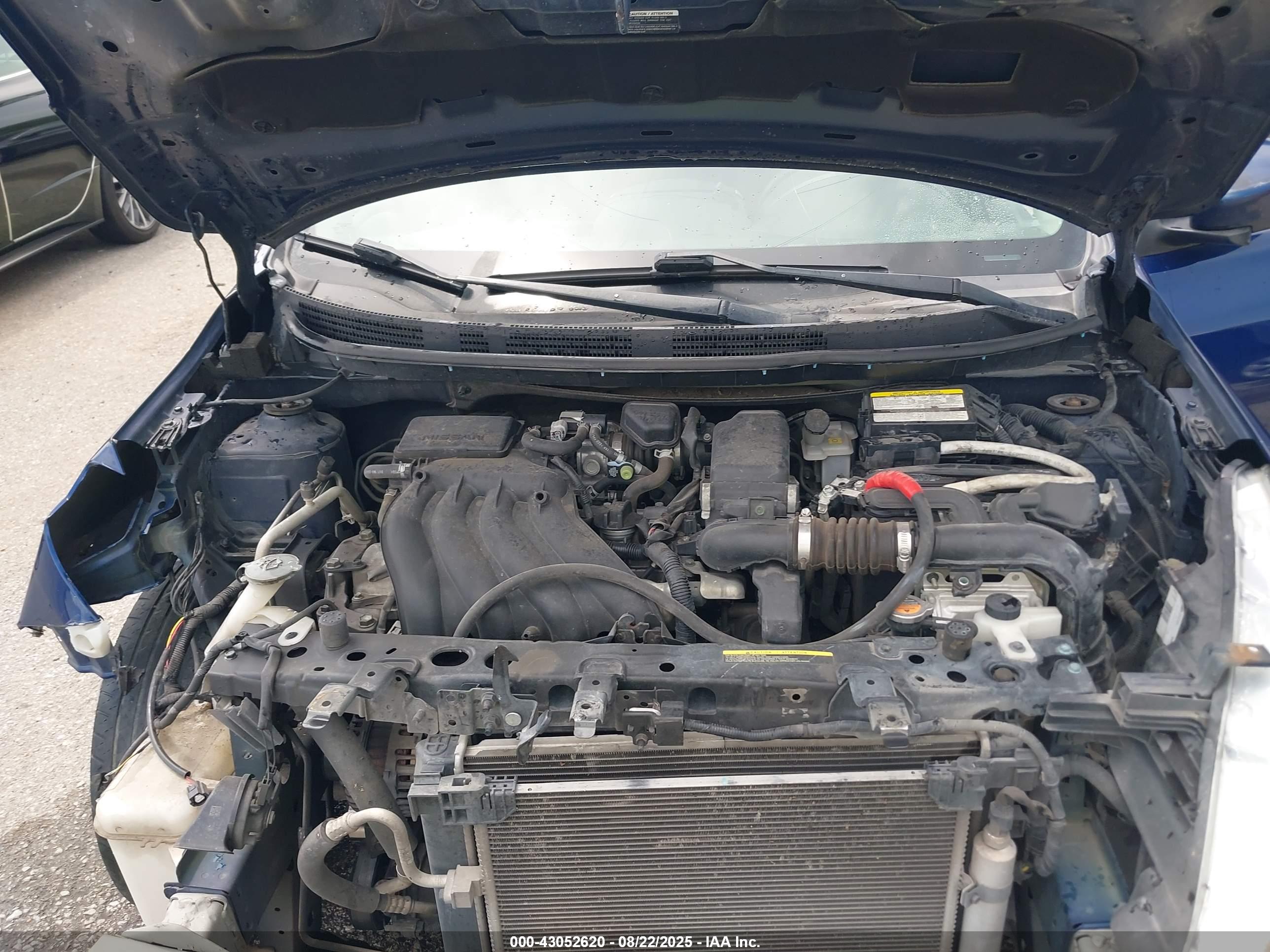 NISSAN VERSA image 10