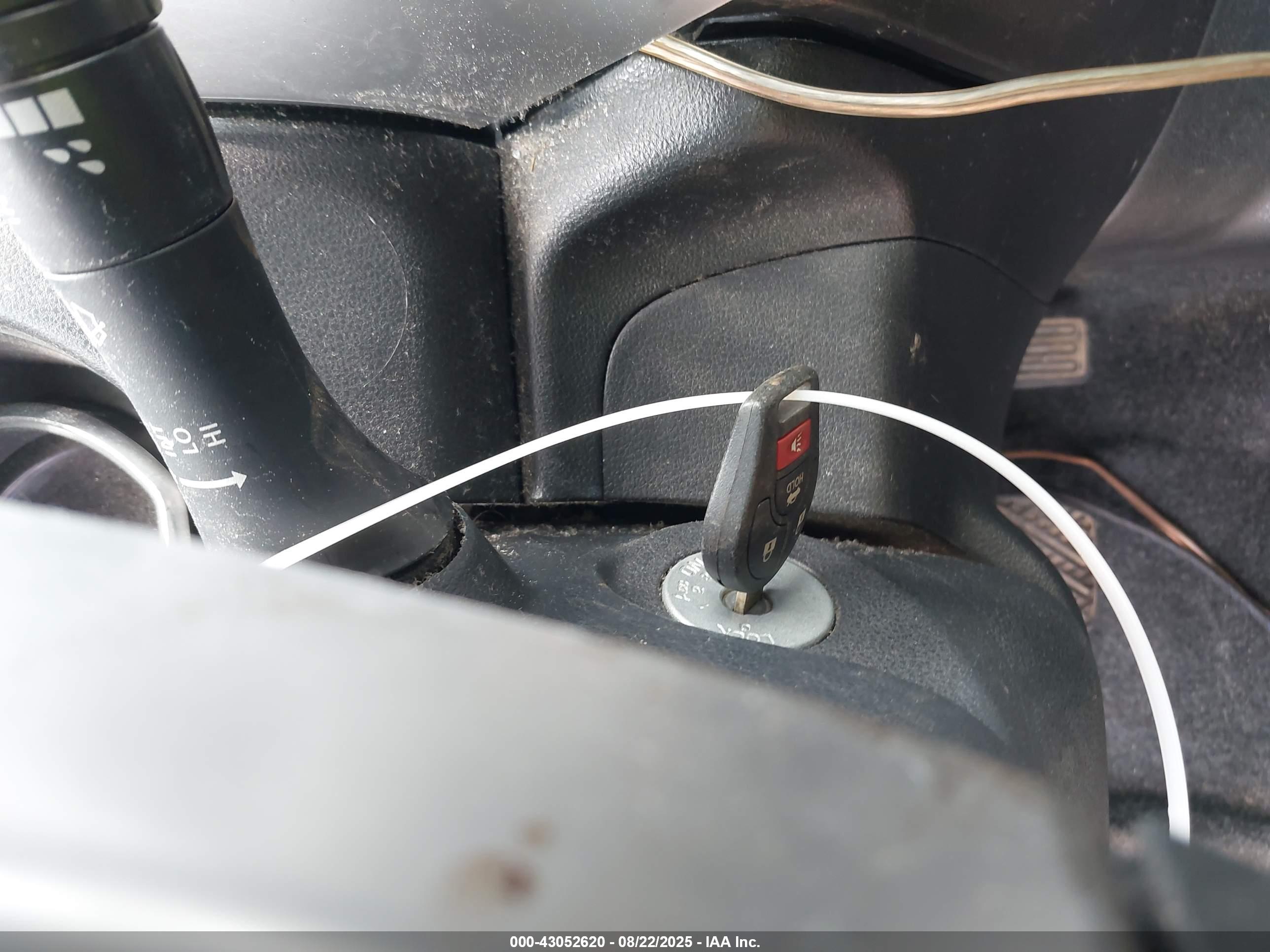 NISSAN VERSA image 11