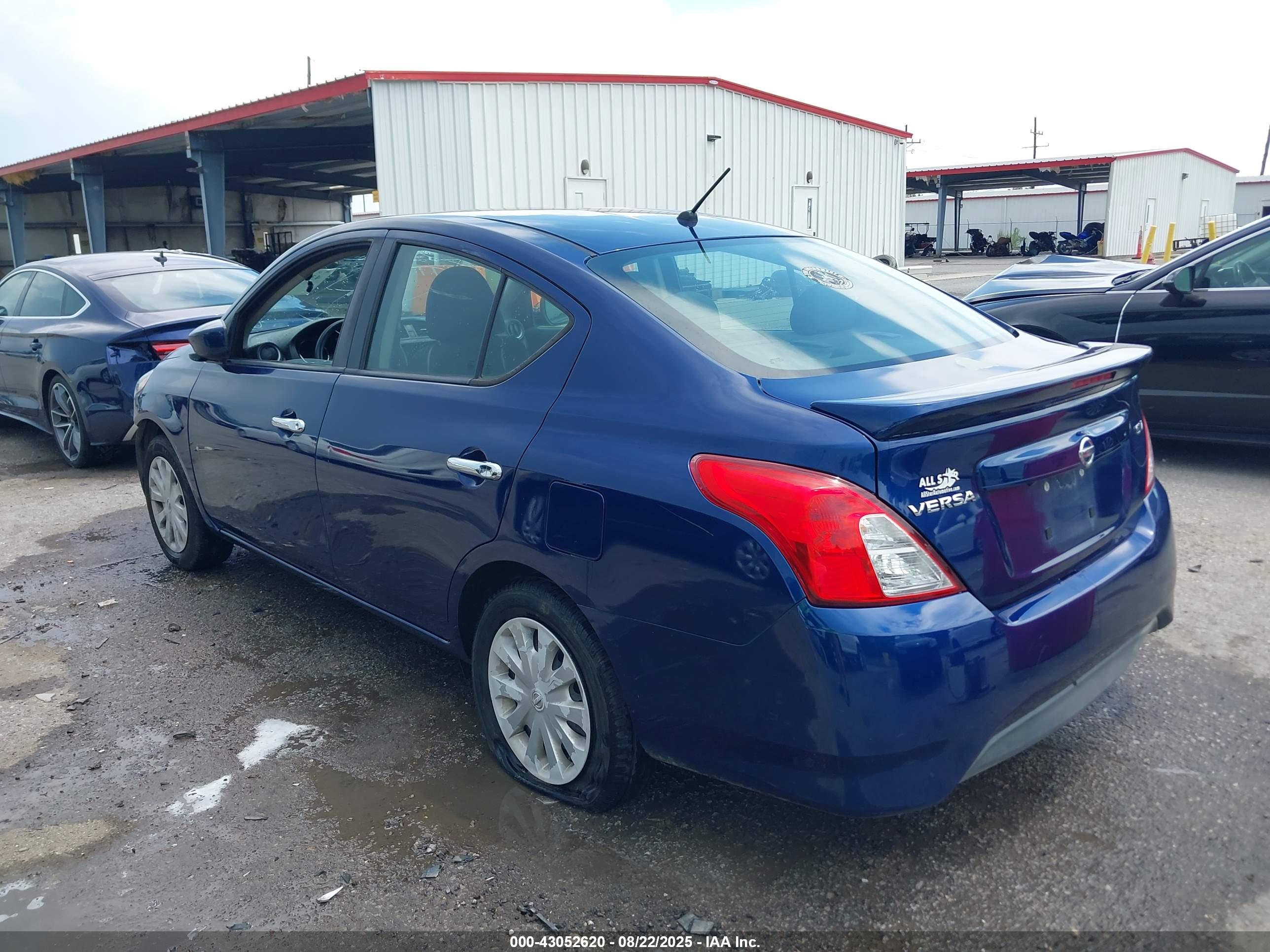 NISSAN VERSA image 3