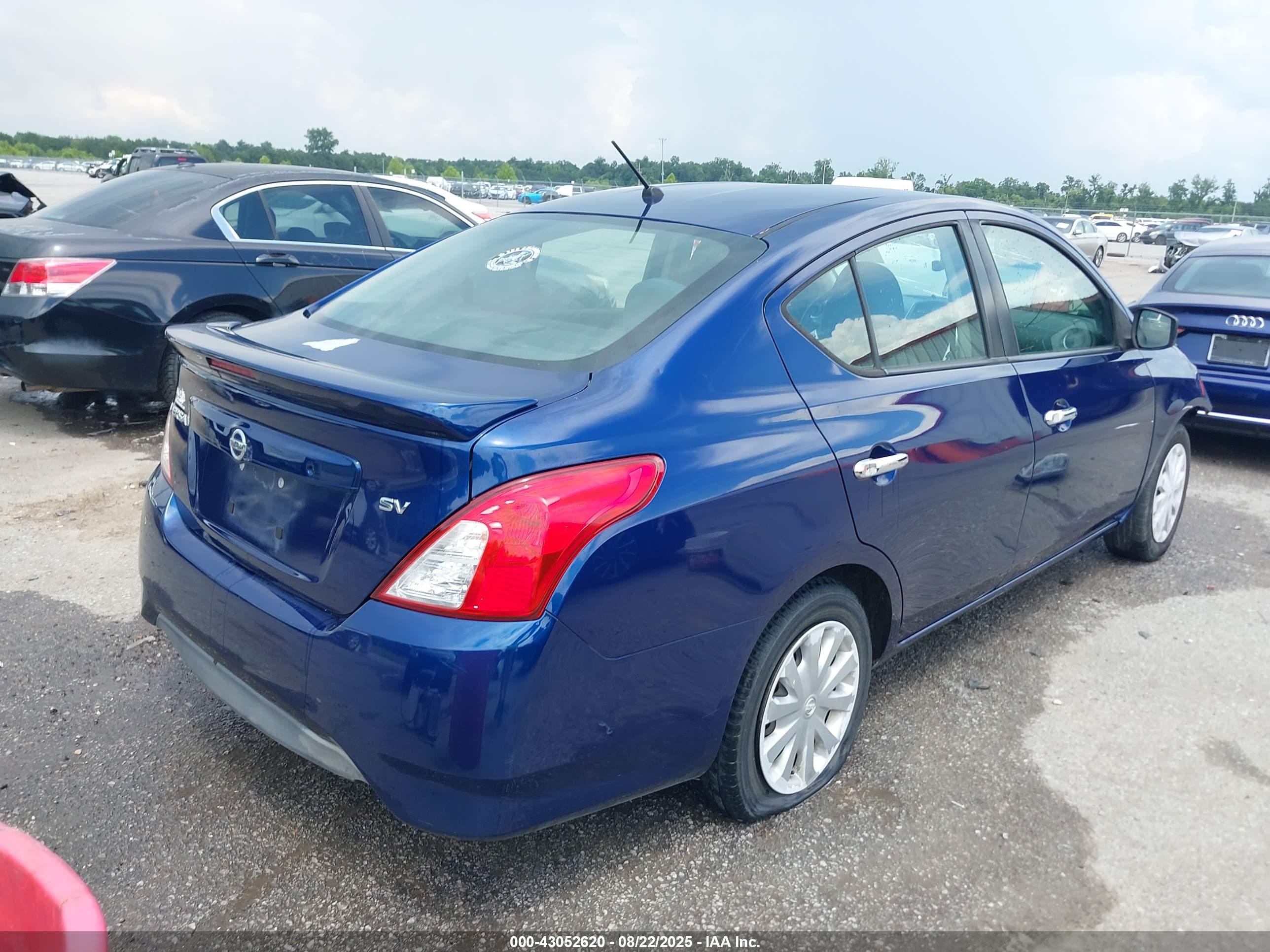 NISSAN VERSA image 4
