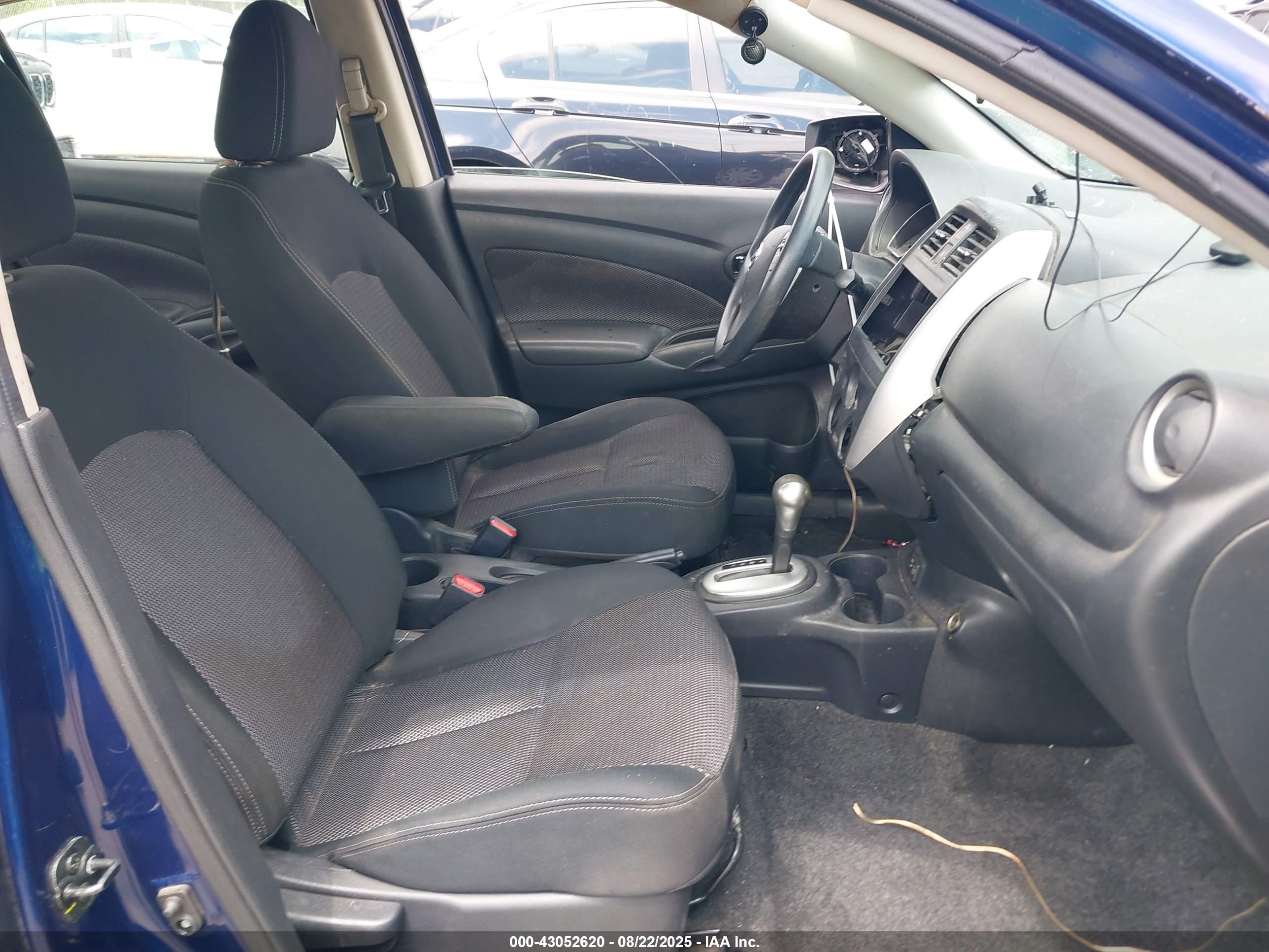 NISSAN VERSA image 5