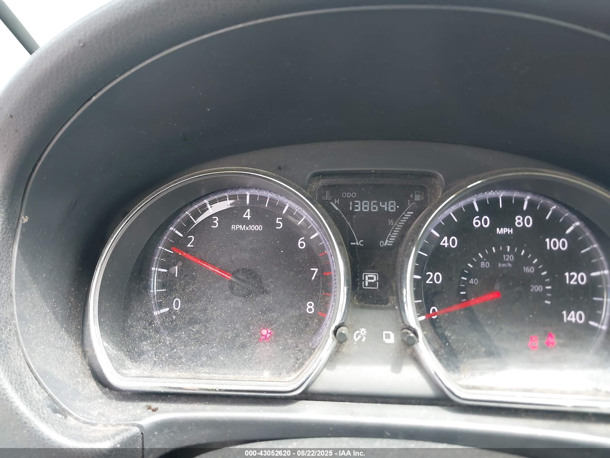 NISSAN VERSA image 7