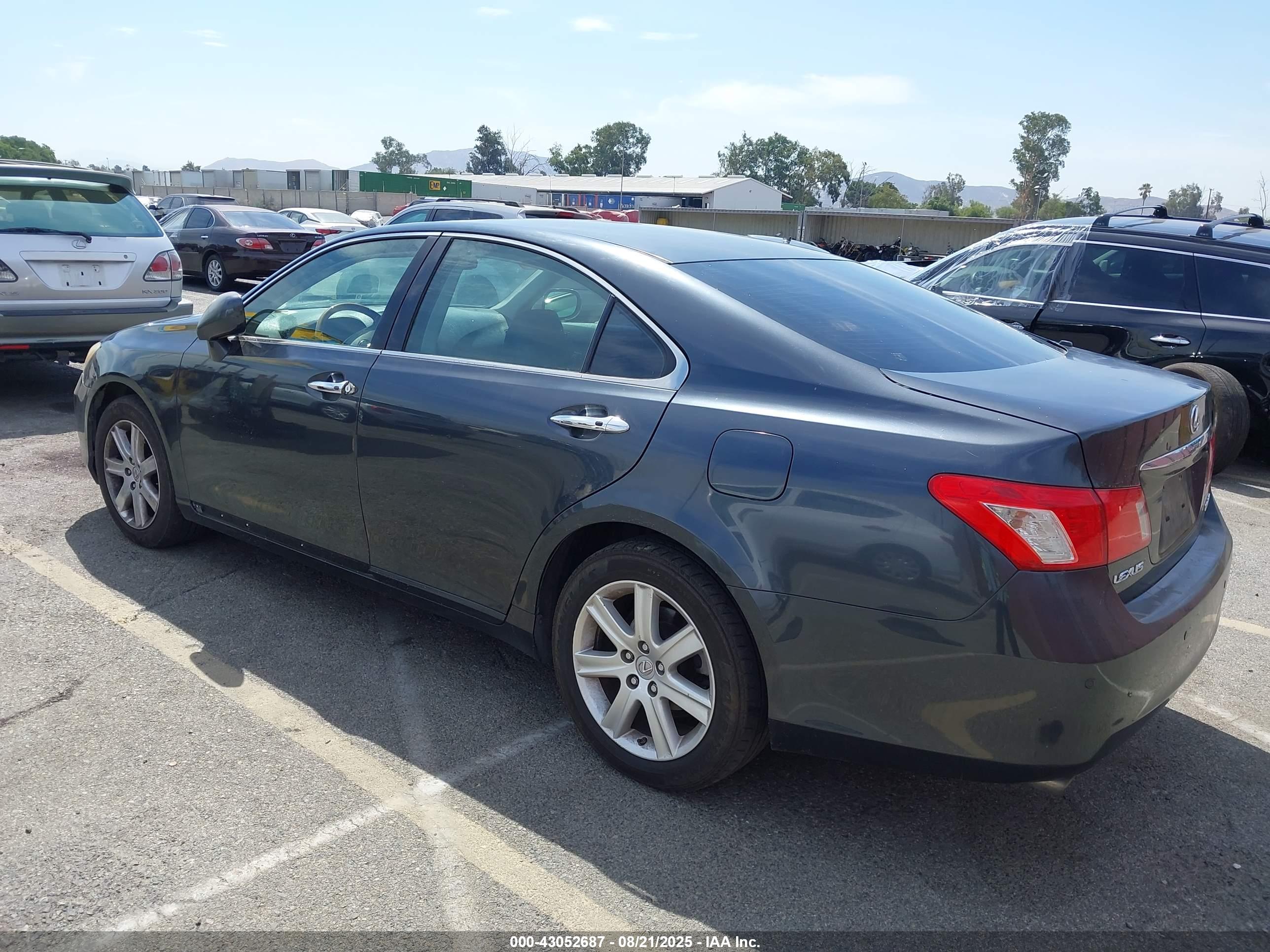LEXUS ES image 3