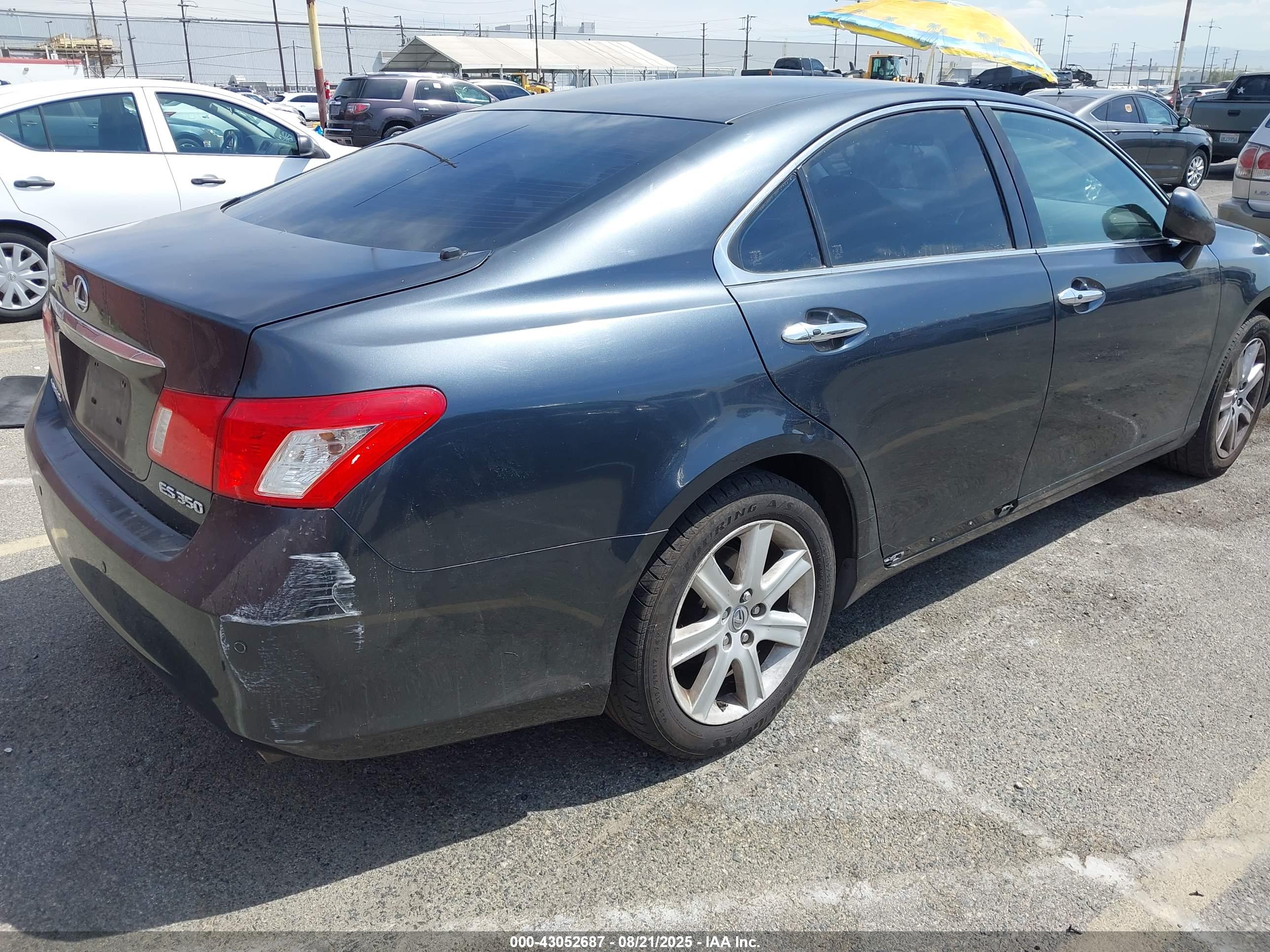 LEXUS ES image 6