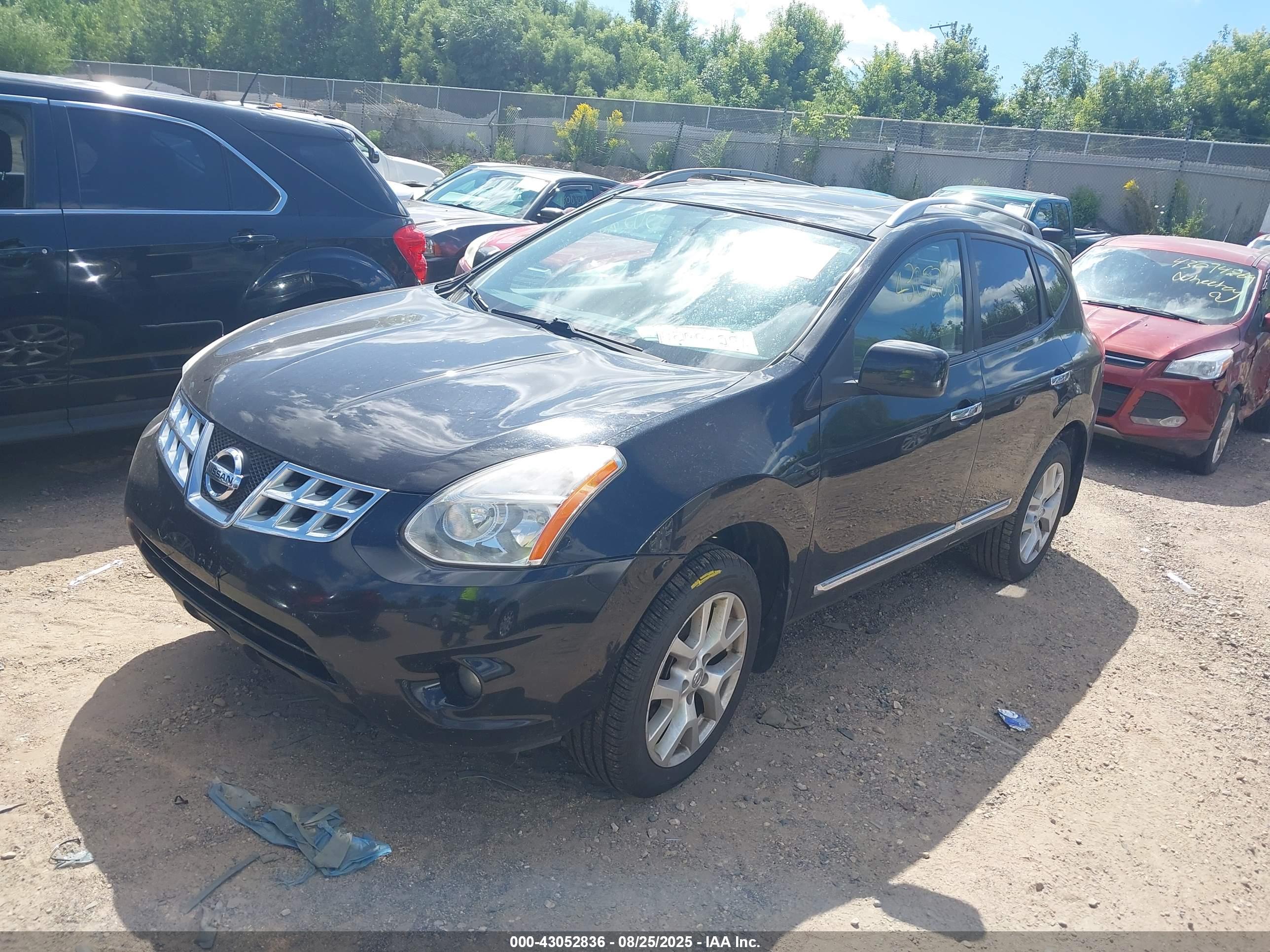 NISSAN ROGUE image 2