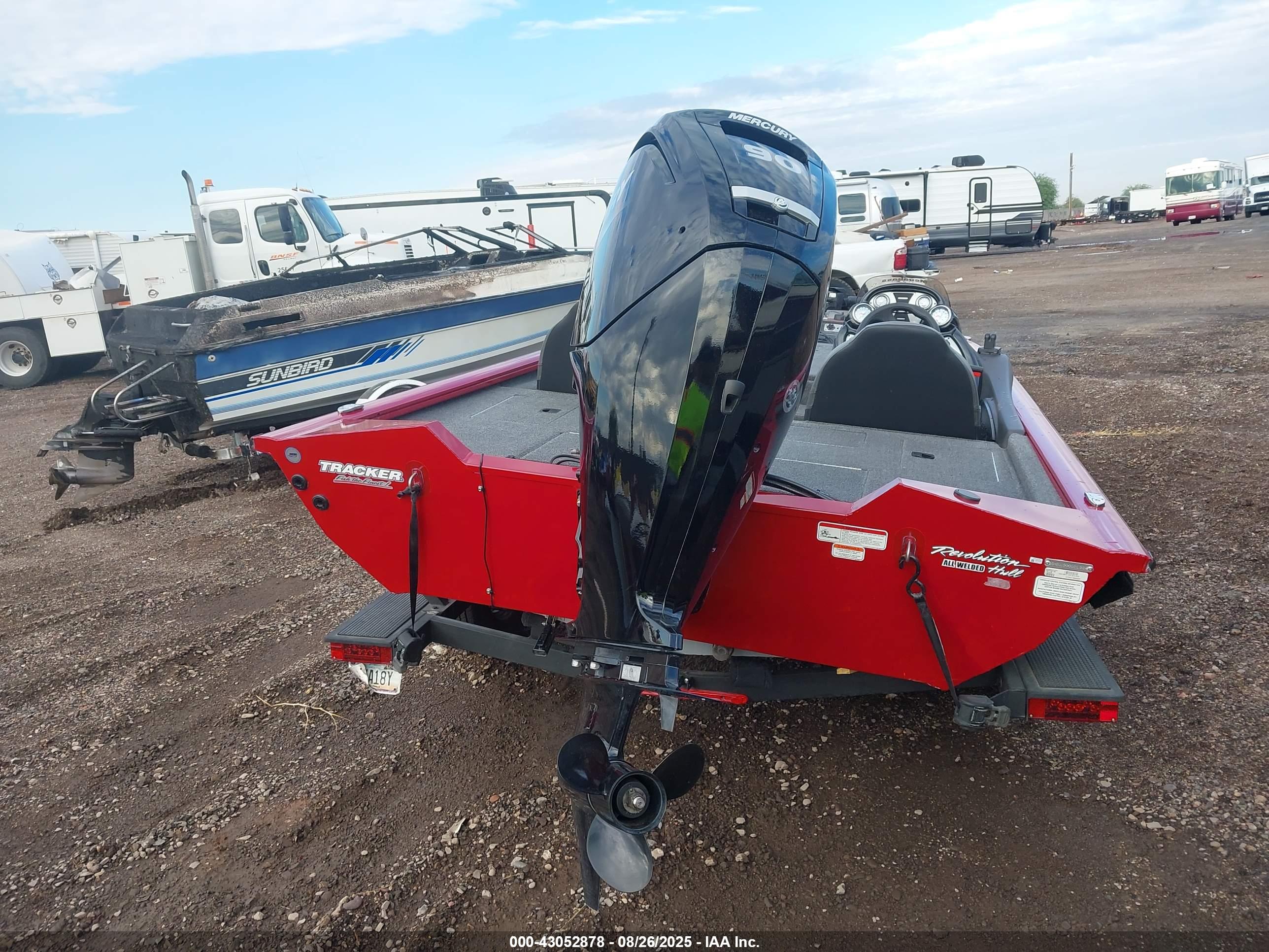 TRACKER BOAT image 10