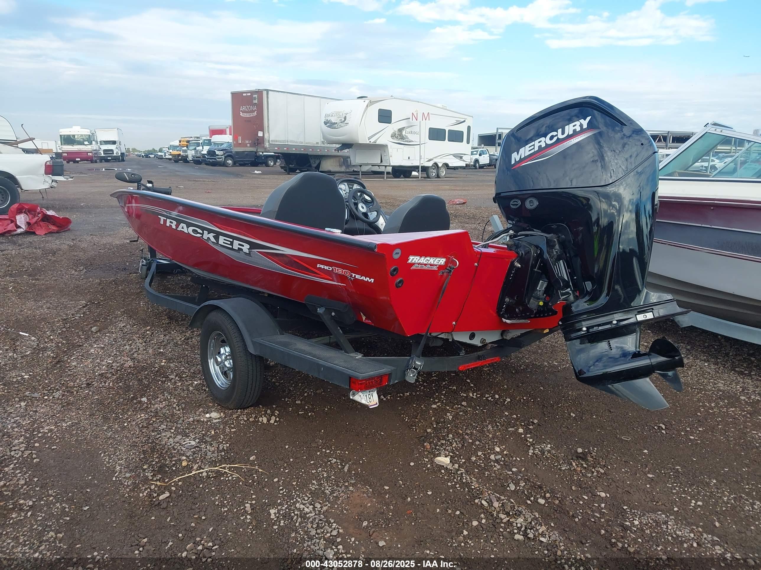 TRACKER BOAT image 3