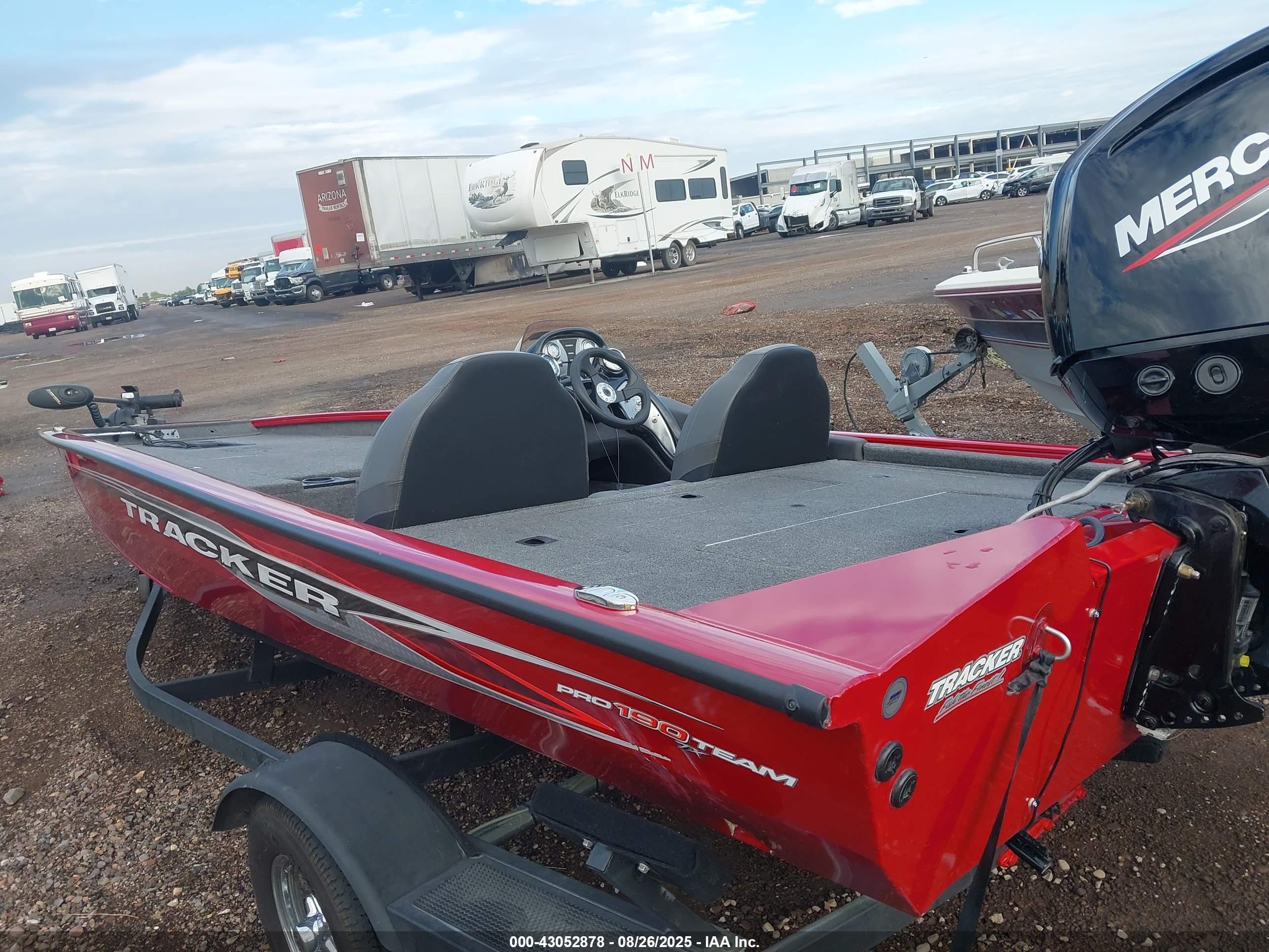 TRACKER BOAT image 8