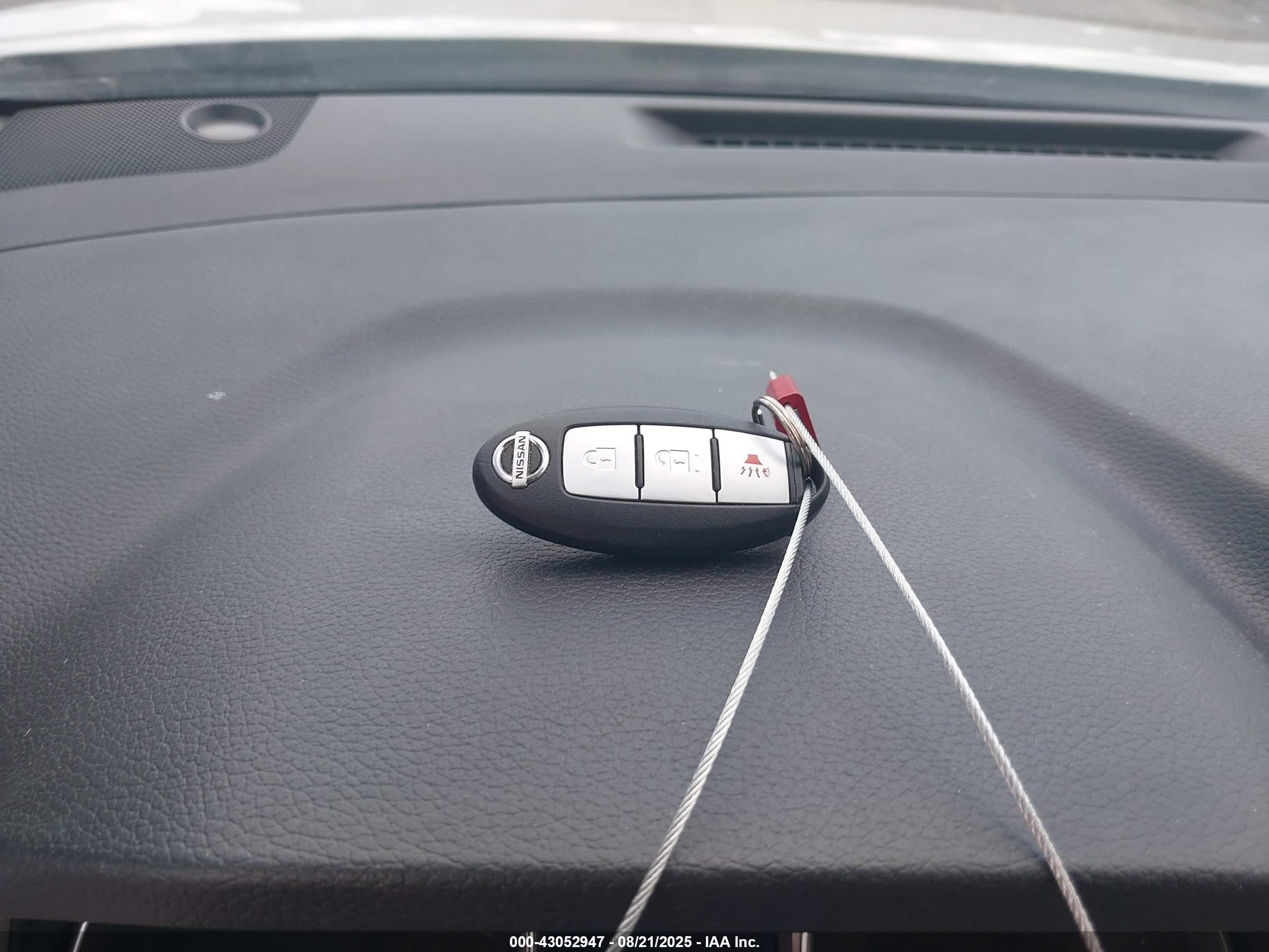 NISSAN ROGUE image 11