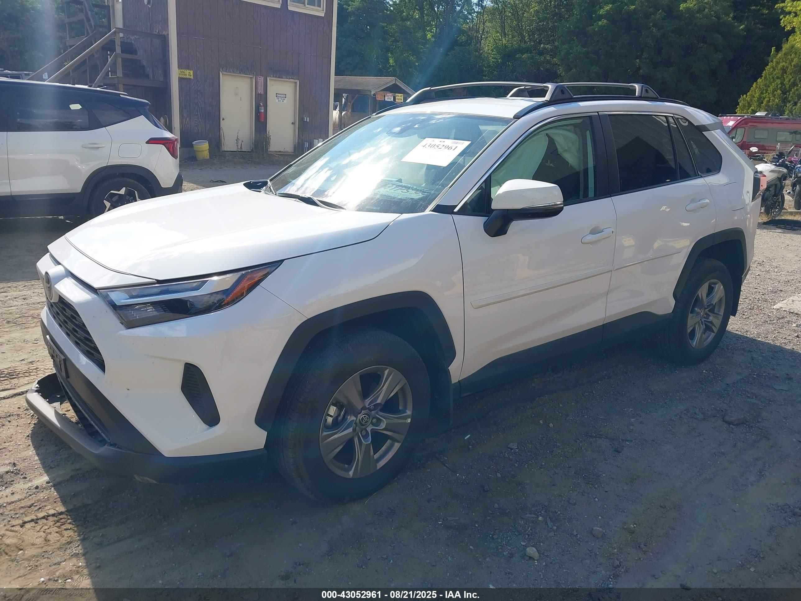 TOYOTA RAV4 image 2