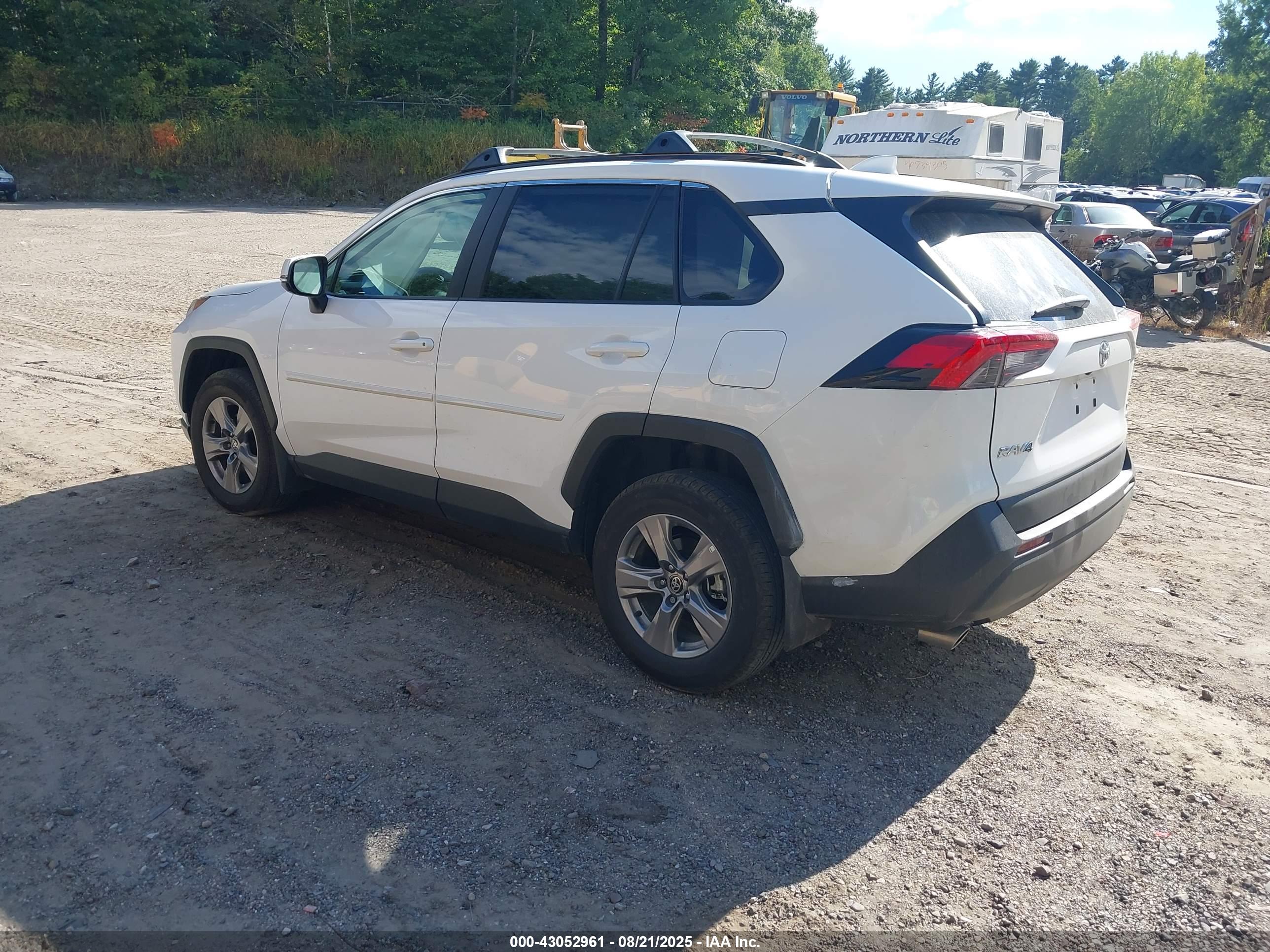TOYOTA RAV4 image 3