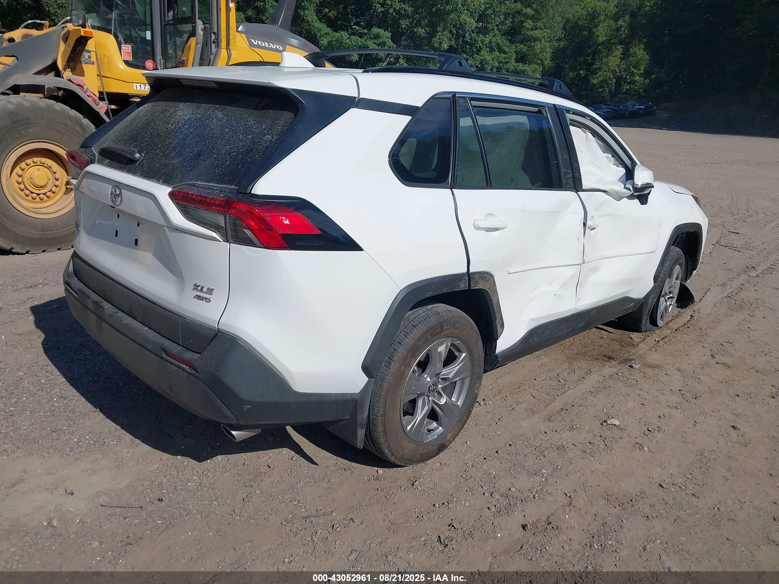 TOYOTA RAV4 image 4